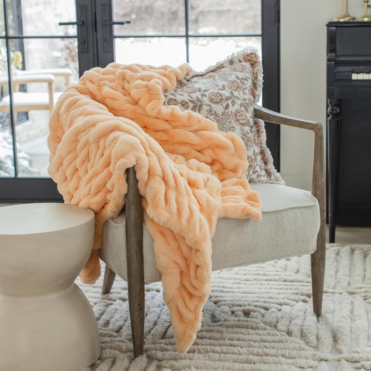 Minky Designs Passionate Peach Minky Blanket – Ultra Soft Faux Fur Throw Blanket for Couch, Bed & Home – Fluffy, Warm & Luxurious – Chic Collection (Large, 60x72)