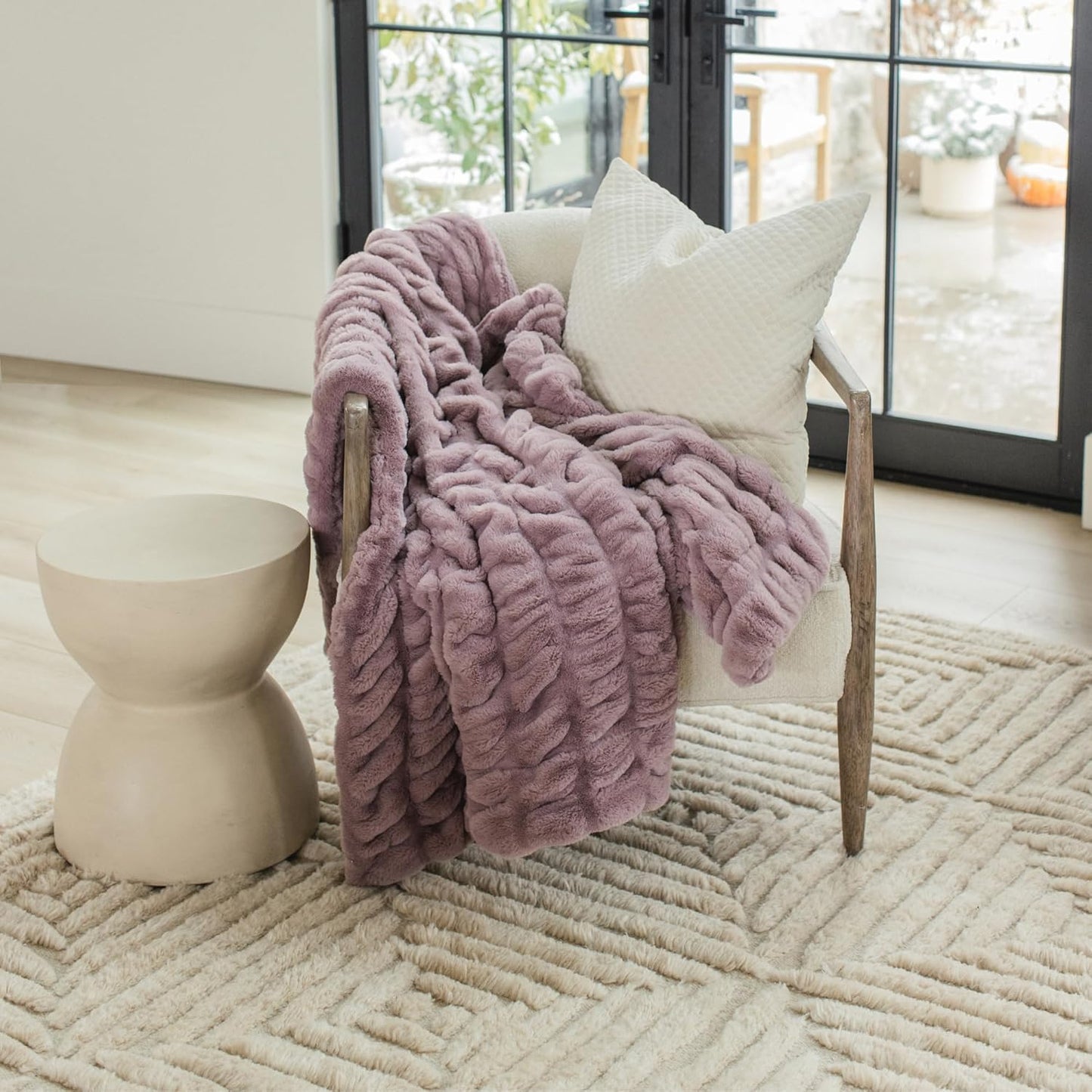 Minky Designs Violet Dream Minky Blanket – Ultra Soft Faux Fur Throw Blanket for Couch, Bed & Home – Fluffy, Warm & Luxurious – Chic Collection (Large, 60x72)