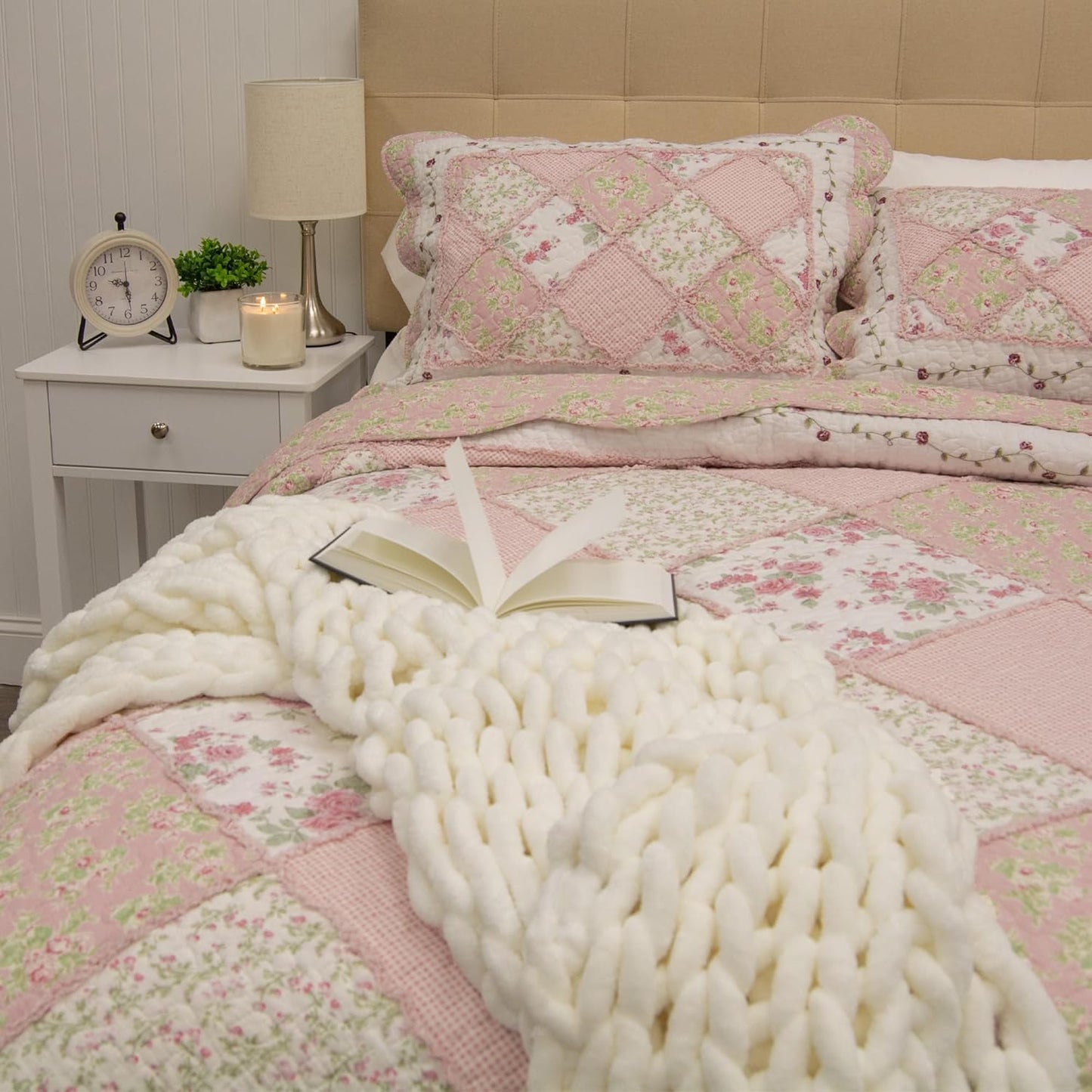 Donna Sharp King Bedding Set - 3 Piece - Strawberry Garden Quilt Set with Quilt and Two Pillow Shams - Machine Washable - Patchwork Design