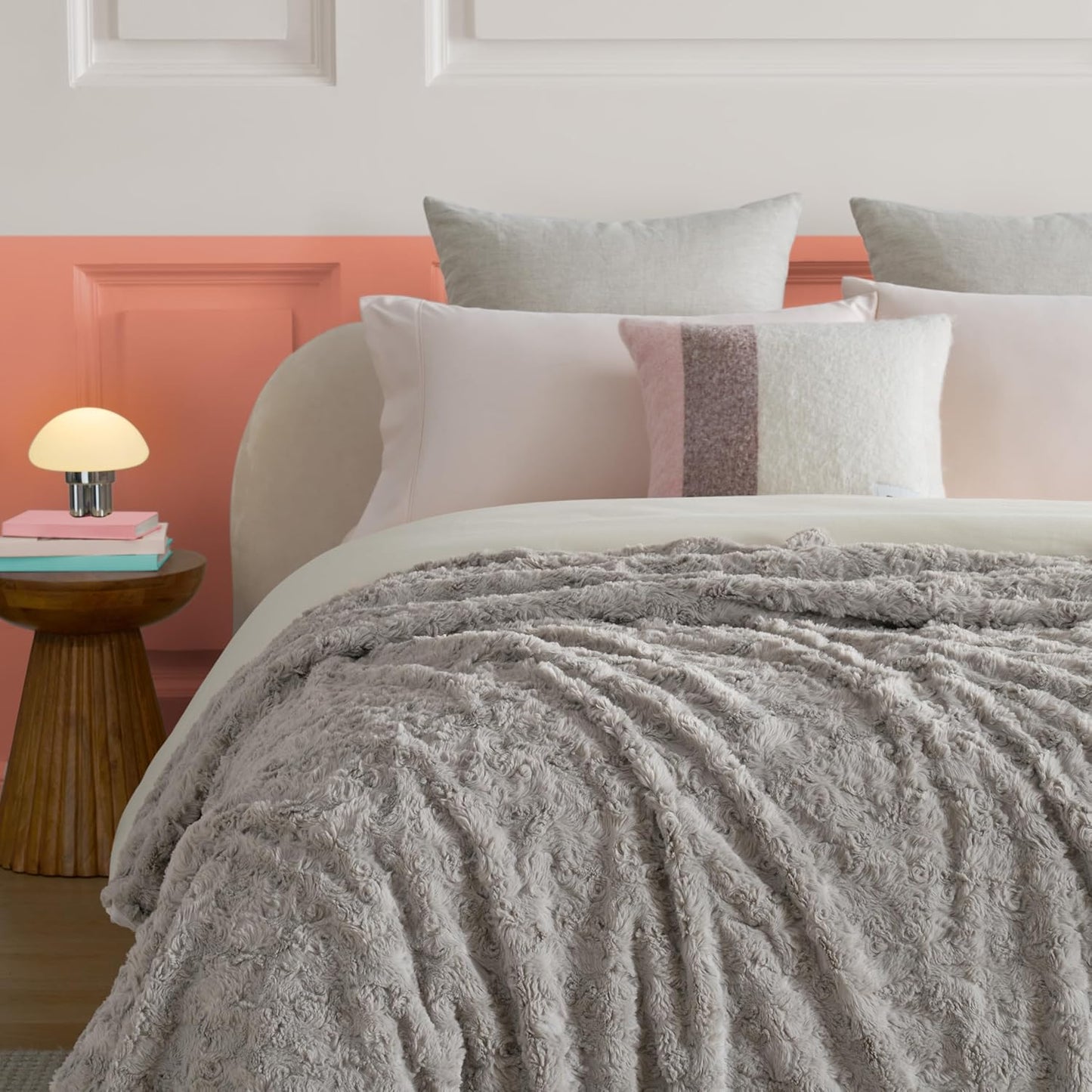 UGG Faux Fur King Size Blanket, Double-Sided Warm Cozy Blanket, Extra Large Throw for Sofa, Bedding for California King Size Bed, Cute Room Decor, 110" x 90", Seal Grey (Adalee)