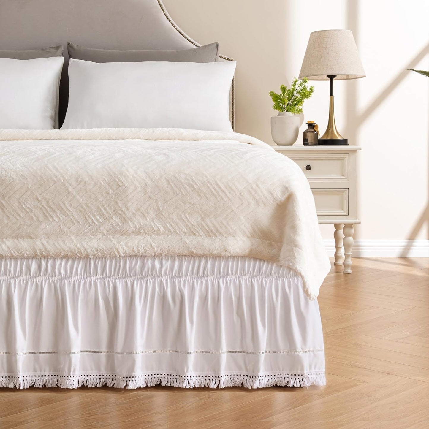 MIYE Wrap Around Ruffled Lace Bed Skirt, Elastic Dust Ruffle with Adjustable Belts, Easy to Put On, Bed Frame Cover, Machine Washable (Tassel Ruffle/White, King/Queen-15 Drop)