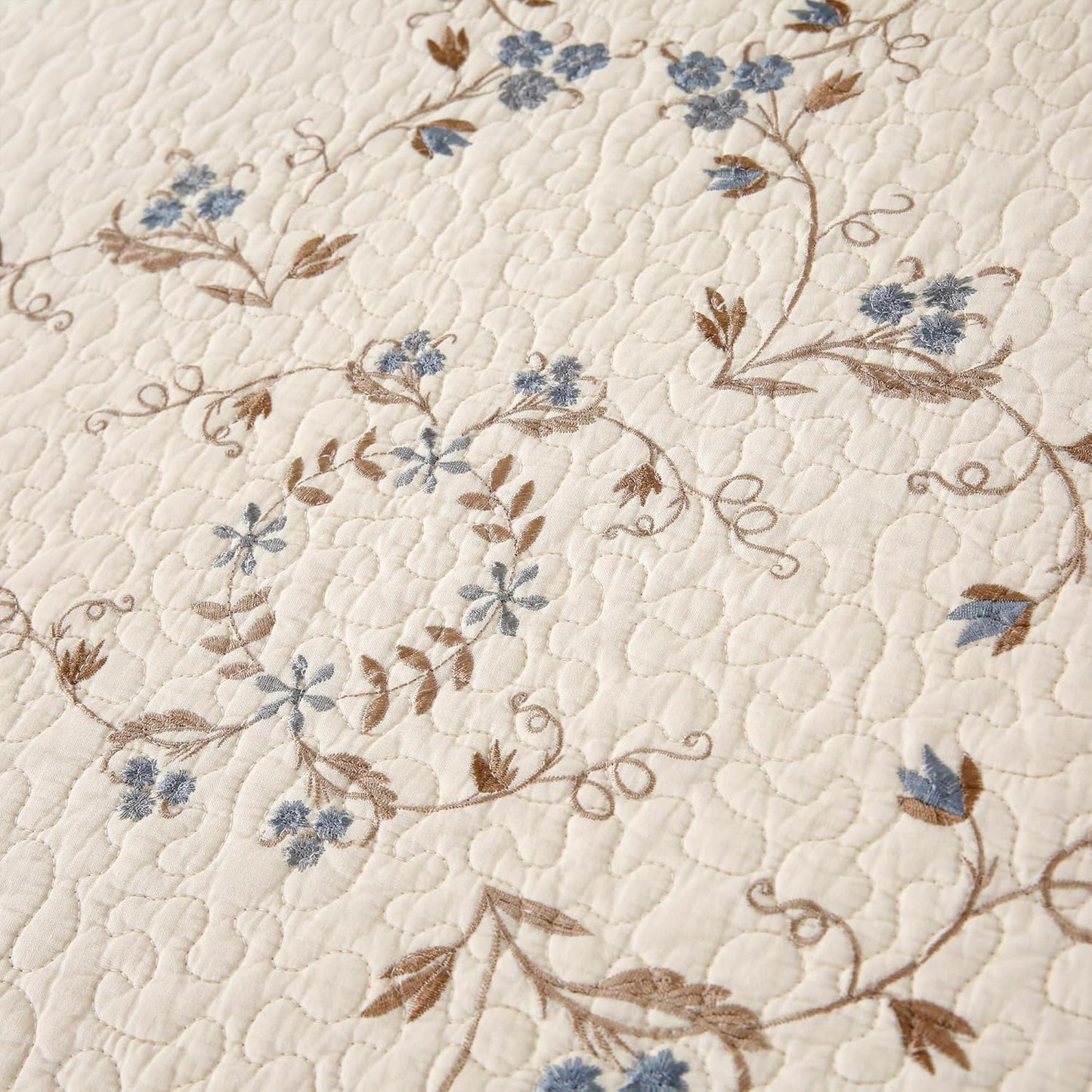 Quilt Set Blue Floral 3D Embroidery Pattern 3 PCS 100% Cotton Reversible Quilted Embroidered Decorative Bedspreads Coverlet Set, Lightweight &Soft Full Size White Bedding Coverlet for All Season