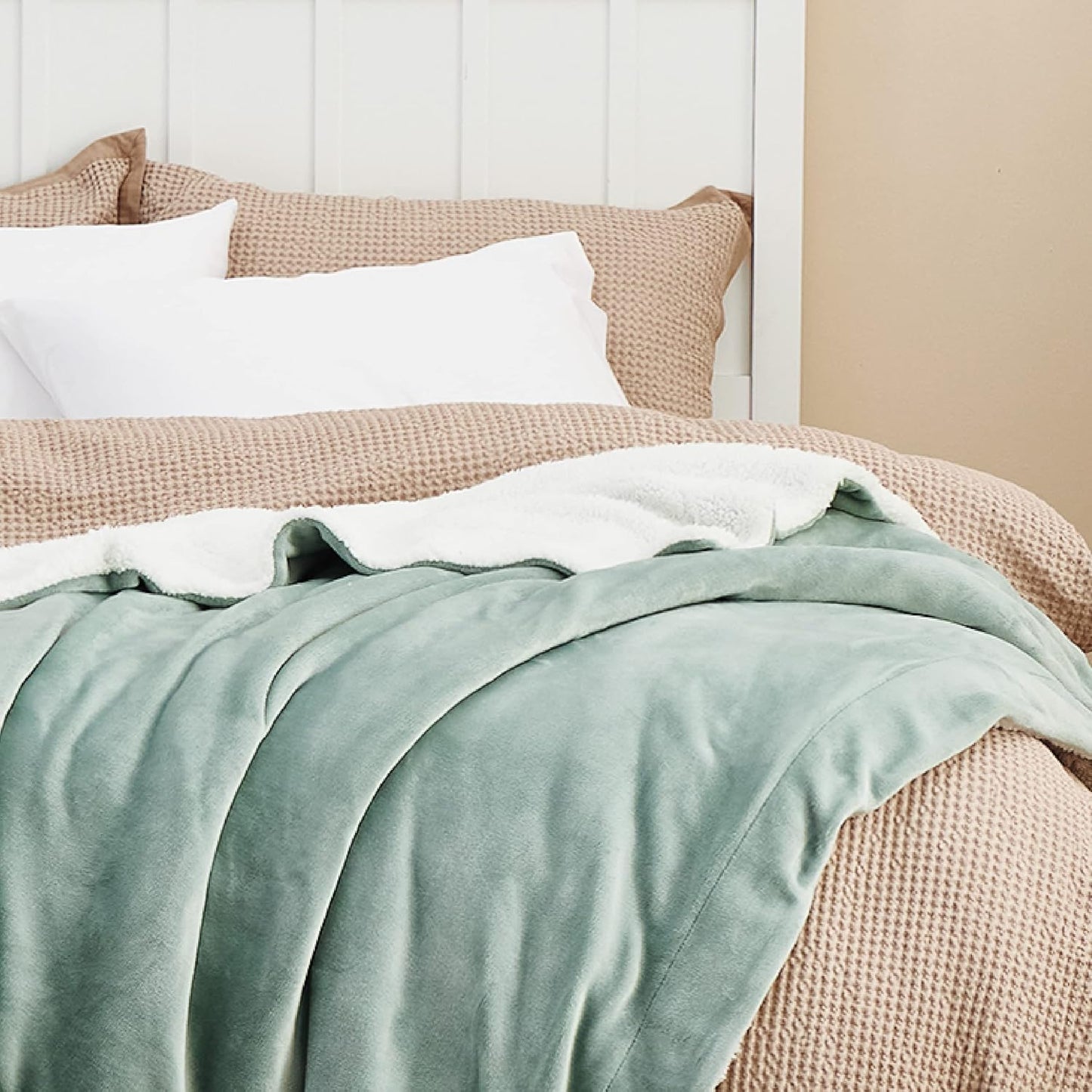 Bedsure Sherpa Fleece Blankets King Size for Bed - Thick and Warm, Soft Fuzzy Plush King Blanket for Winter, Sage Green, 108x90 Inches