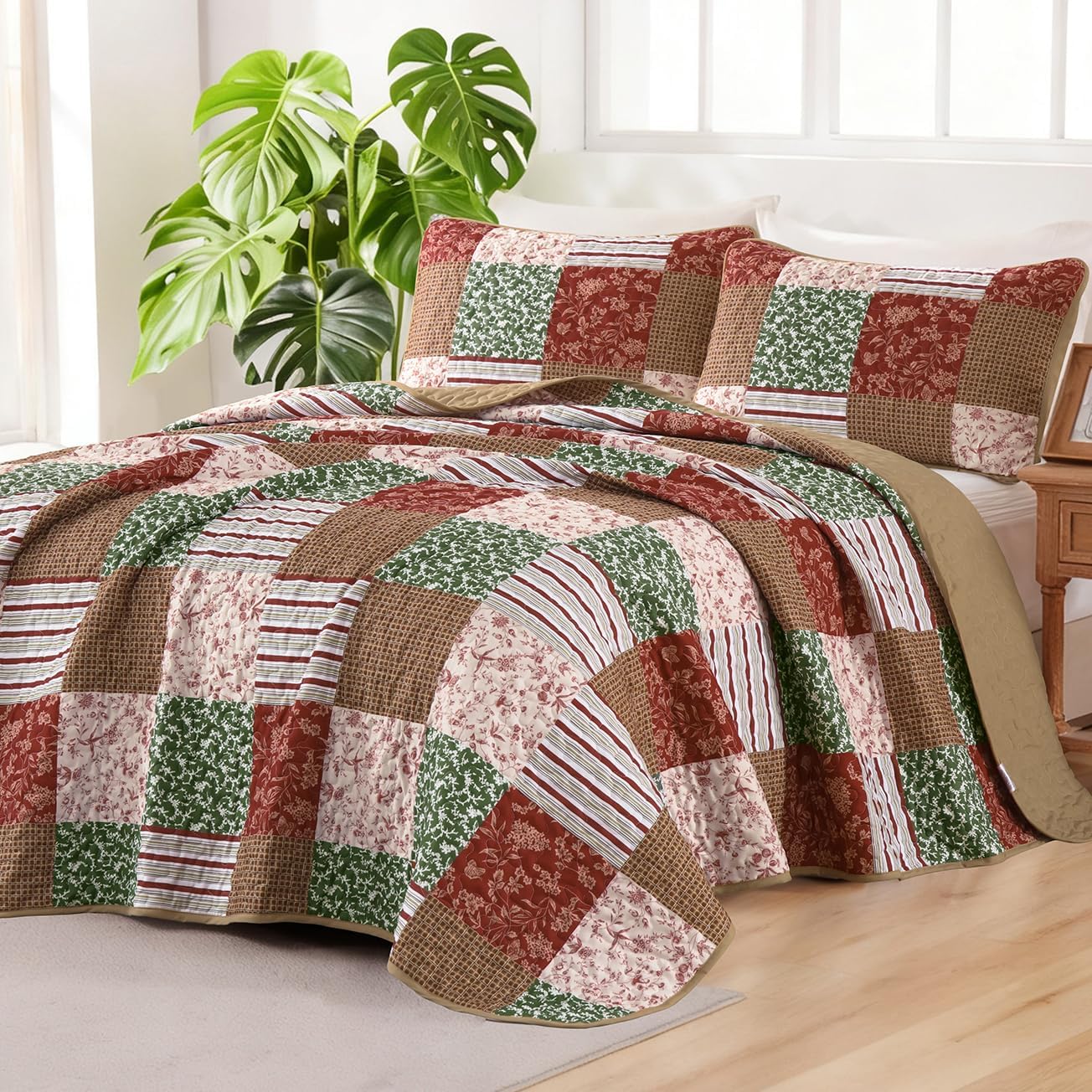 Mybedsoul Christmas Quilt Set Queen Size, 3 Pieces Red Green Floral Plaid Bedspread Coverlet Set, Reversible Soft Microfiber Bedding Set for All Season, Fall Winter Queen Christmas 90"x96"