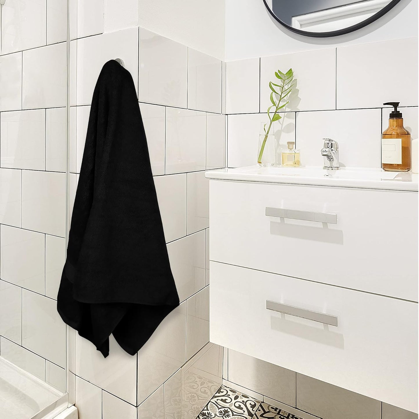 Utopia Towels 4 Pack Premium Bath Towels Set, 27 by 54 Inches, 100% Ring Spun Cotton 600GSM, Lightweight and Highly Absorbent Quick Drying Towels, Perfect for Daily Use, Black