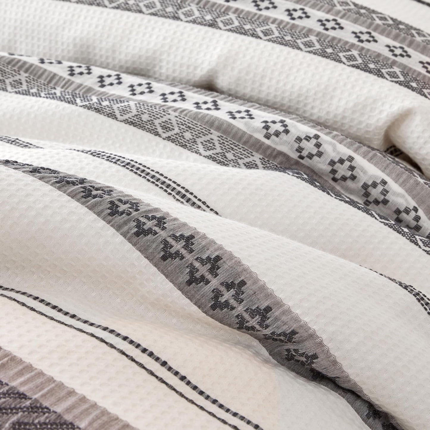 Amazon Basics Waffle Weave Microfiber 3-Piece Duvet Cover Set, Includes 1 Duvet Cover and 2 Pillow Shams, King, Grey Striped