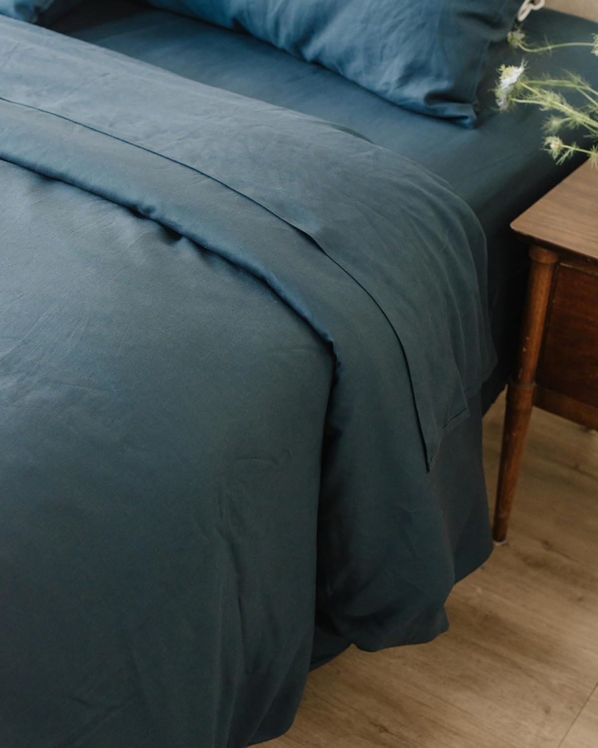Cozy Earth Luxury Duvet Cover King - 100% Viscose from Bamboo - Ultra-Soft, Cooling & Lightweight Duvet Cover - Temperature-Regulating Bedding - Concealed Zip & Interior Snap Closures - Pacific Blue