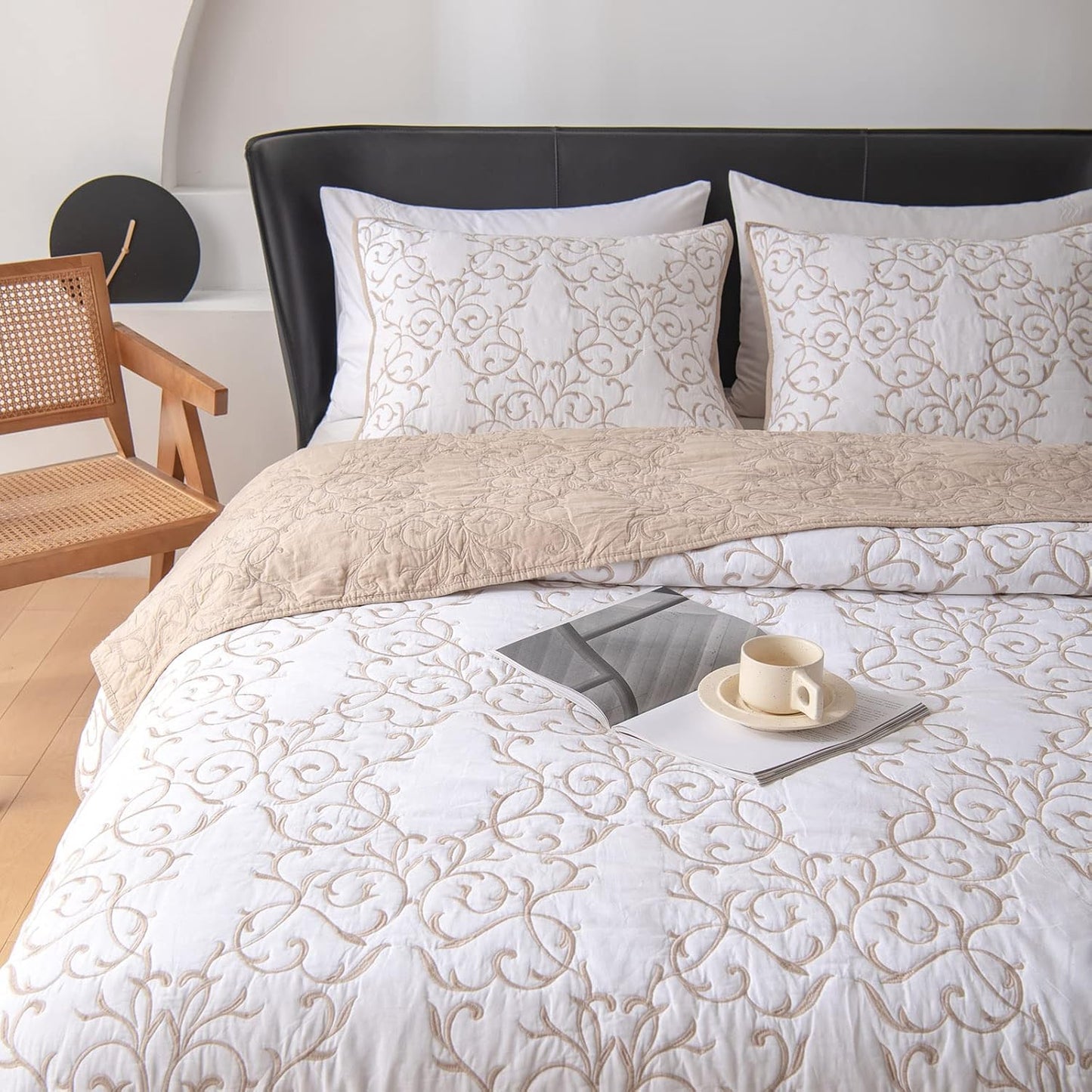 ROOMLIFE Country Quilt Bedspread & Coverlet King Size - Lightweight Vine Embroidery Pattern Reversible Bedding Set, Modern Style All Season - 3 Piece (1 Quilt, 2 Pillow Shams)