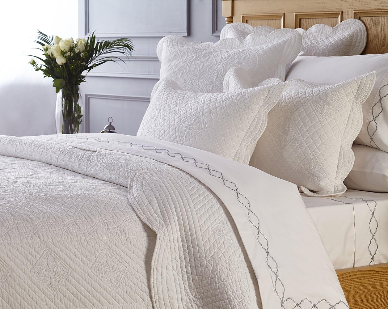 Calla Angel Sage Garden Luxury Pure Cotton Quilt, King, White