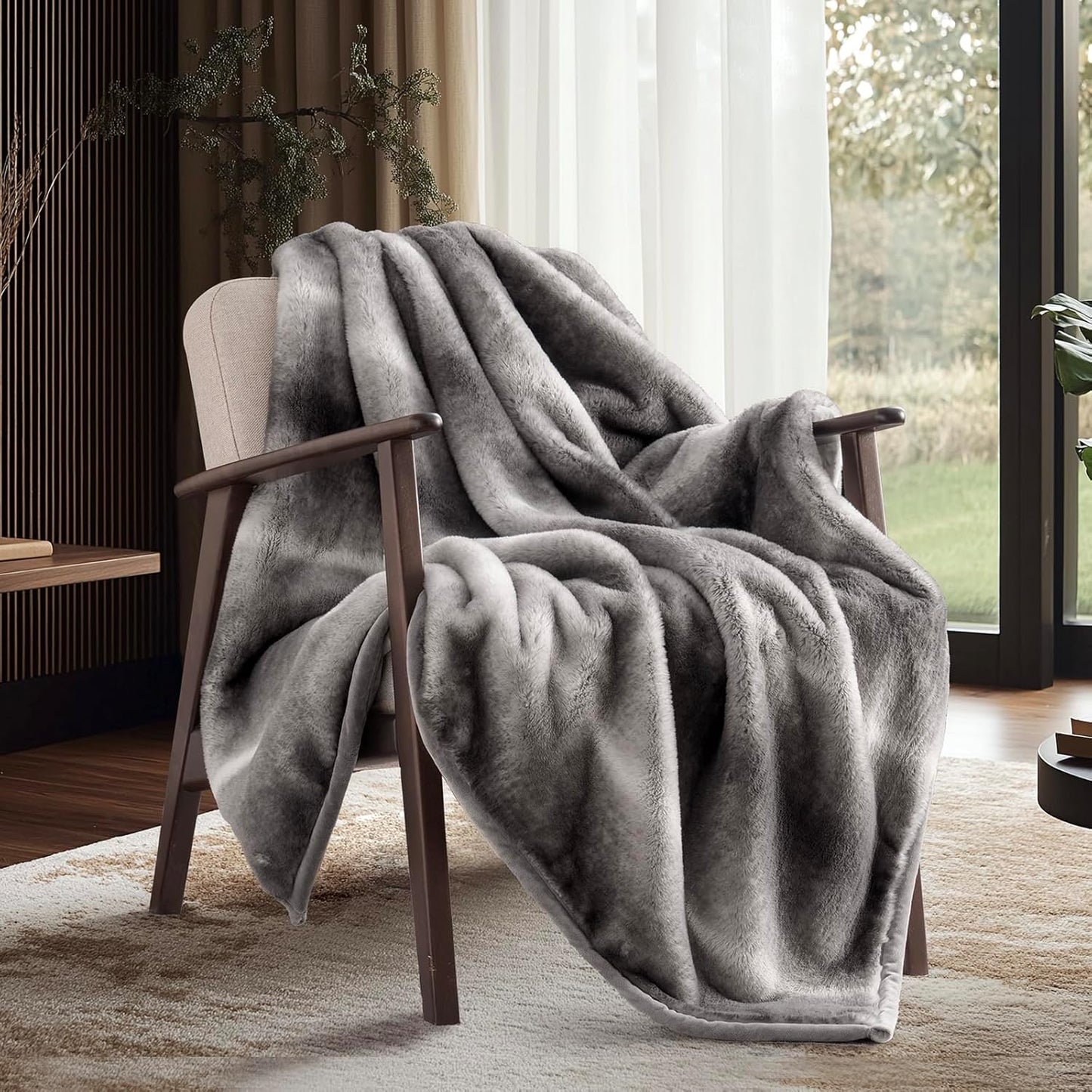 EVERGRACEHOME Ultra Soft Luxury Fluffy Mink Faux Fur Throw Blanket, Thick Warm Fall Winter Blankets for Bed, Couch, Cozy Plush Reversible Blanket for Chair, Sofa (Ombré Silver Onyx, 50"x60")