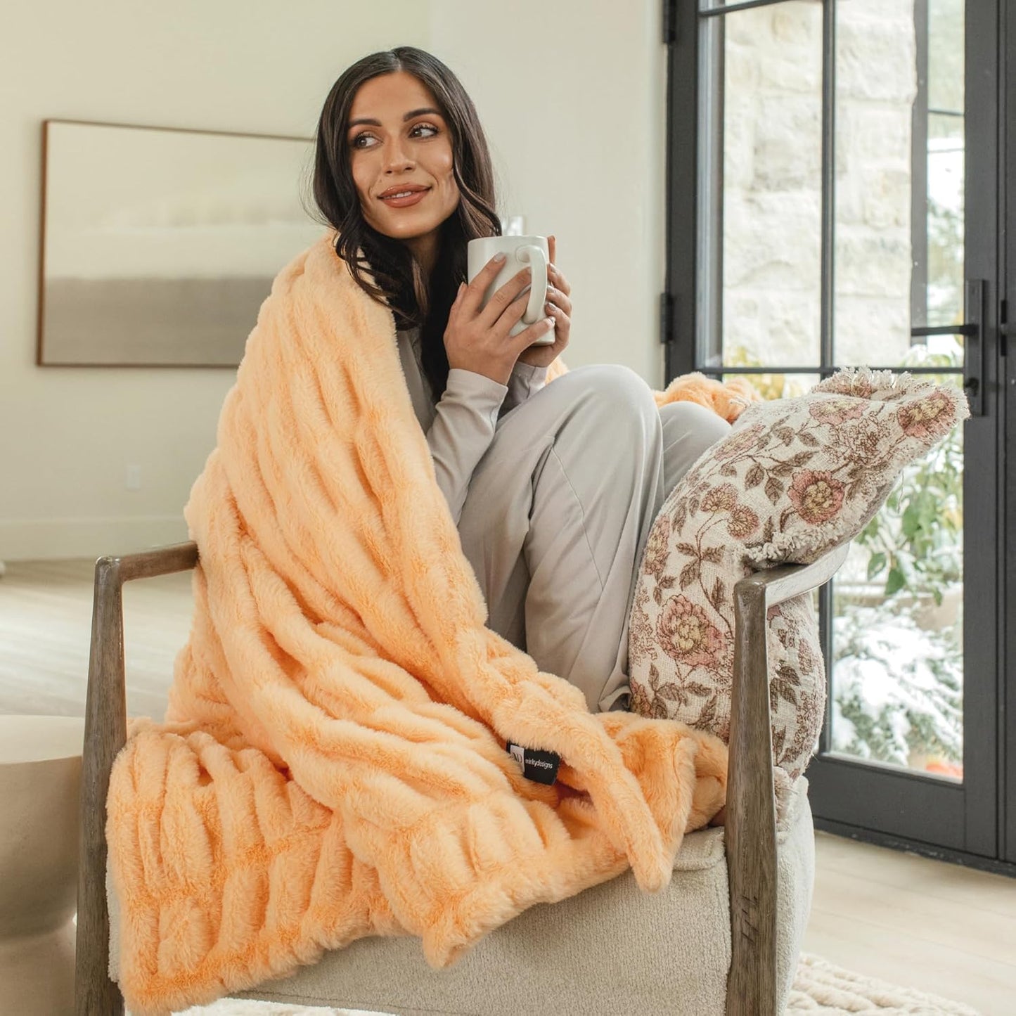Minky Designs Passionate Peach Minky Blanket – Ultra Soft Faux Fur Throw Blanket for Couch, Bed & Home – Fluffy, Warm & Luxurious – Chic Collection (Medium, 50x60)