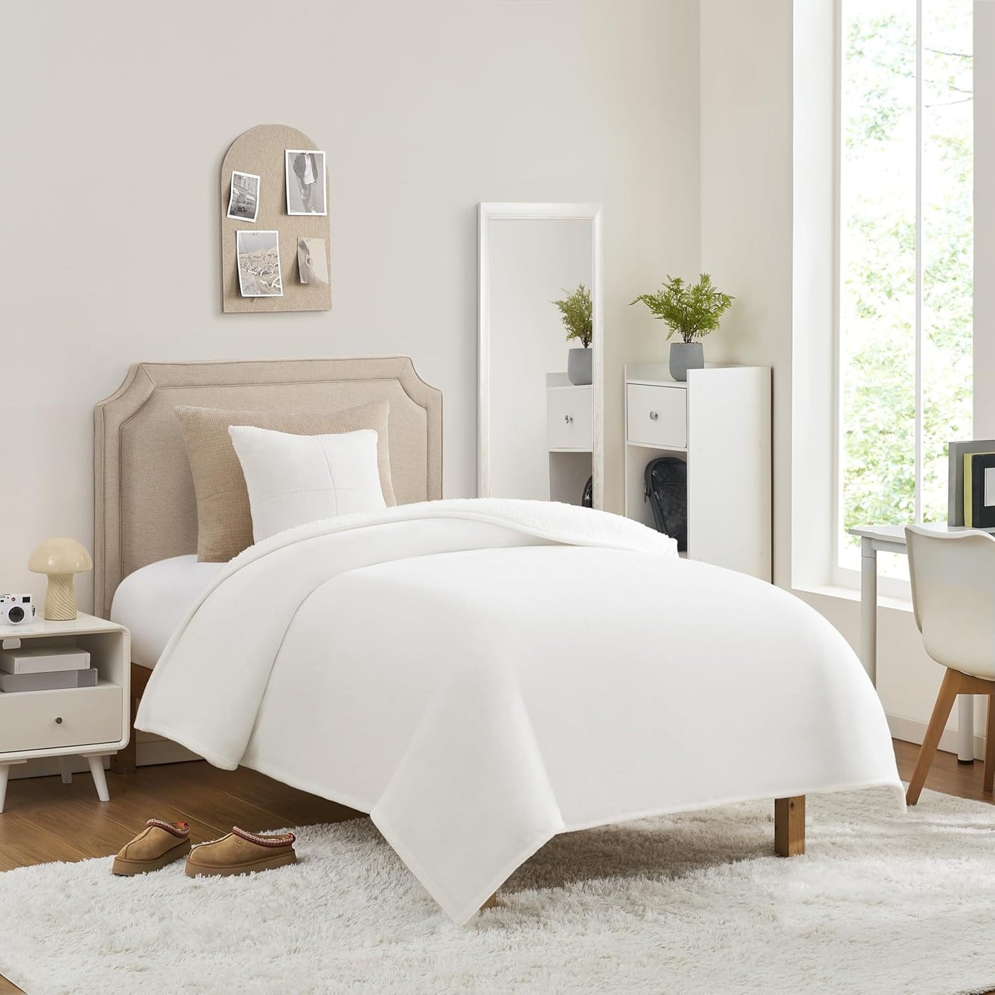 UGG Ariana Twin/Twin XL Blanket Fleece Fluffy Reversible Soft Fuzzy Bedding Cozy Big Plush Warm Oversized Bed Blanket Machine Washable Bedroom Decor for Dorm or Bed, 60-inch x 90-inch, White Snow