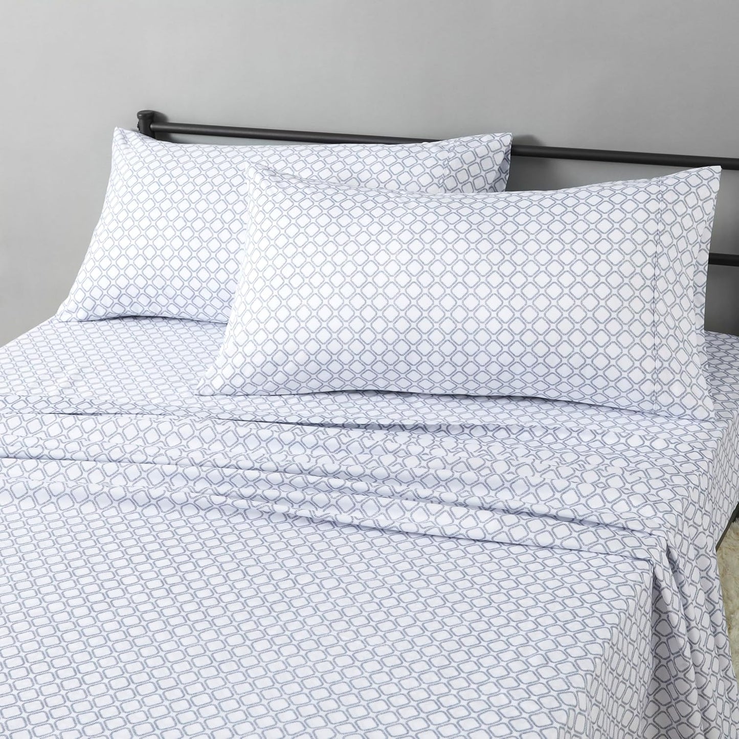 Amazon Basics Lightweight Microfiber 4-Piece Bed Sheet Set, Aqua, Printed, King