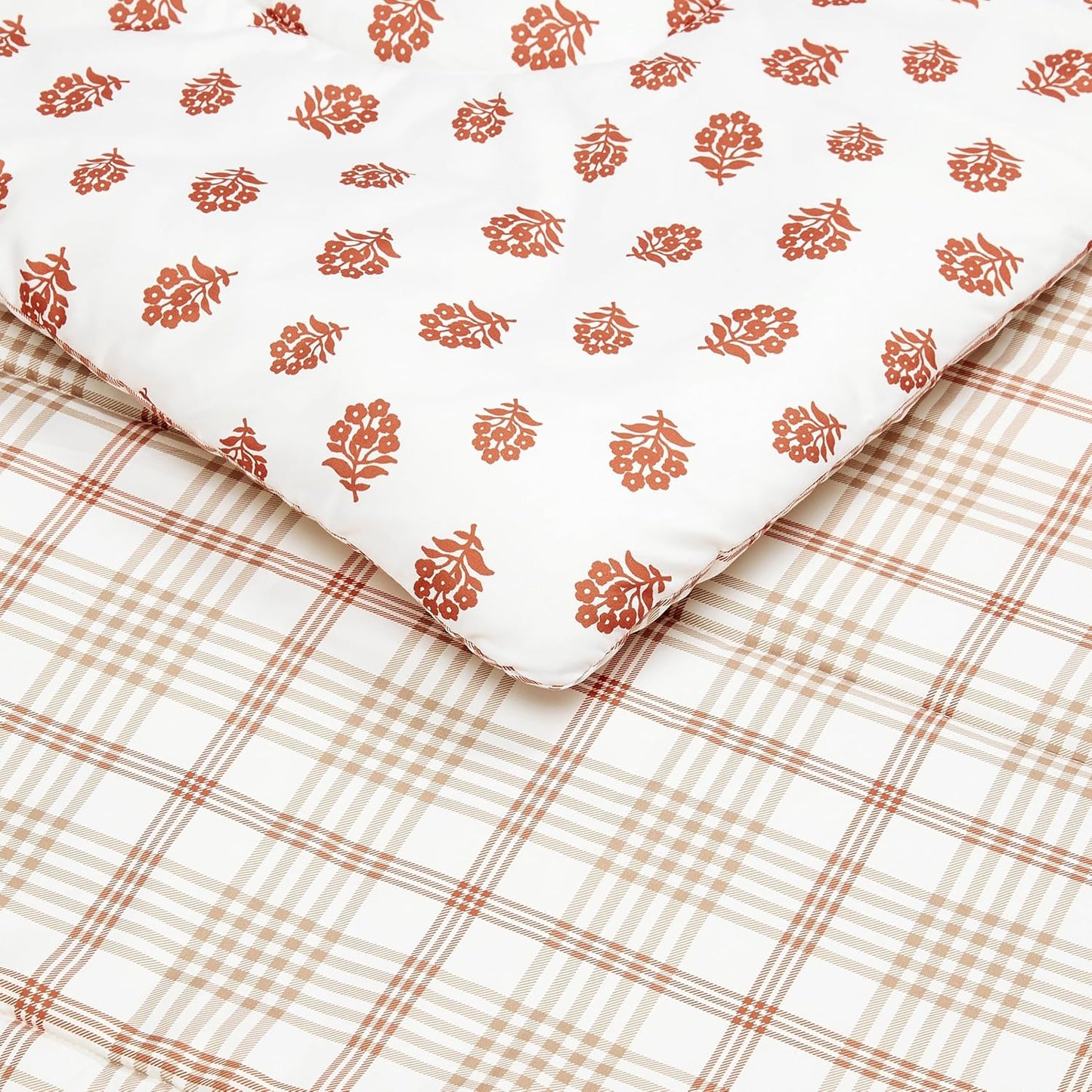 Amazon Basics Lightweight Microfiber Comforter Sets, 3-Pieces, Off White, Floral, King