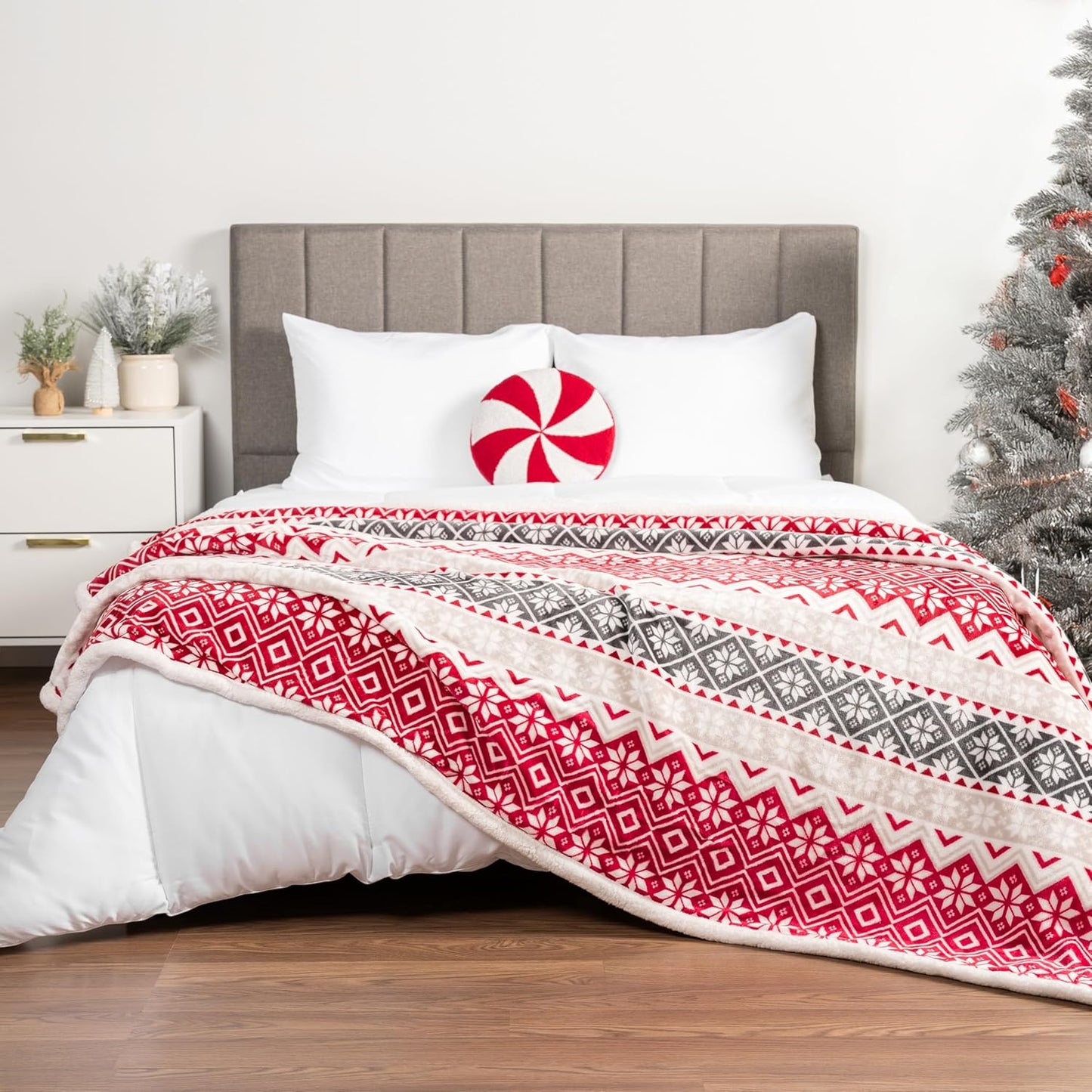 PAVILIA Premium Christmas Sherpa Throw Blanket | Christmas Decoration, Fleece, Plush, Warm, Cozy Reversible Microfiber Holiday Blanket 60x80