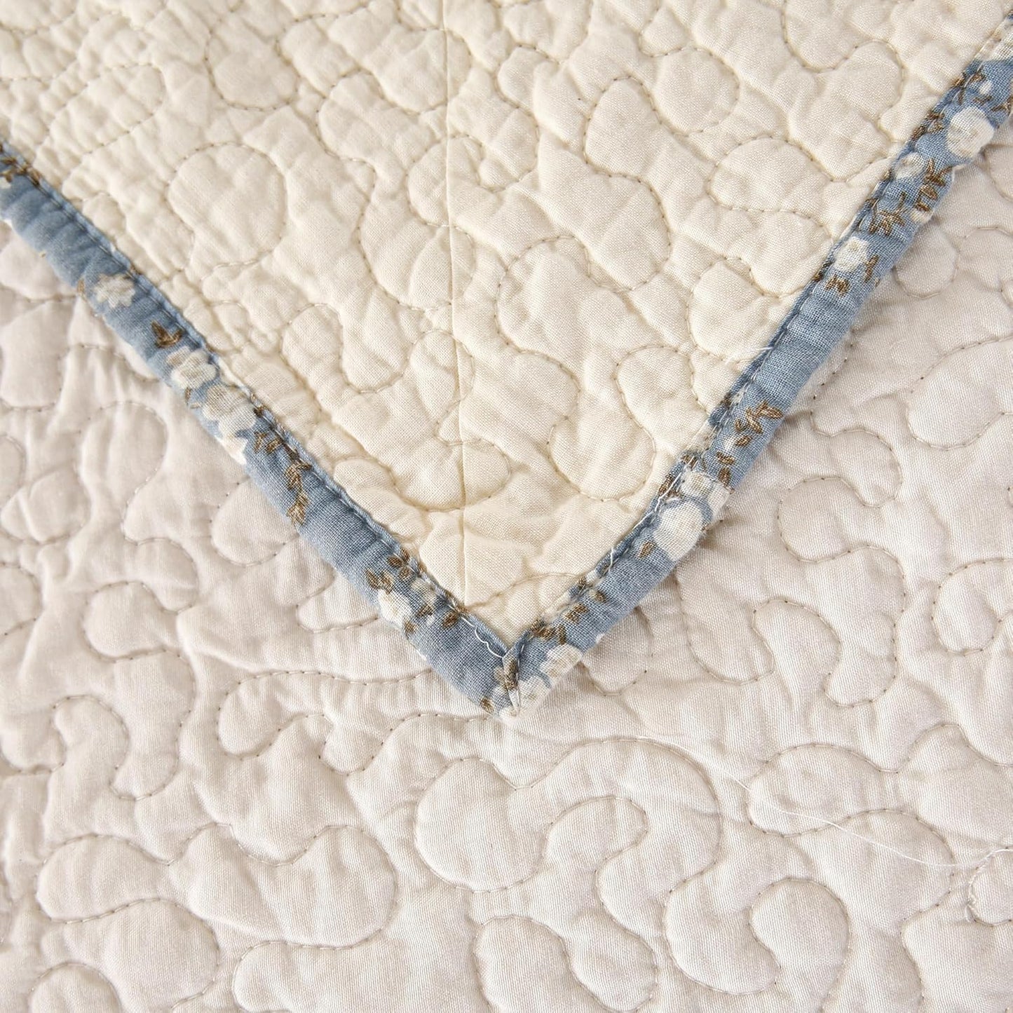 Quilt Set Blue Floral 3D Embroidery Pattern 2 PCS 100% Cotton Reversible Quilted Embroidered Decorative Bedspreads Coverlet Set, Lightweight &Soft Twin Size White Bedding Coverlet for All Season