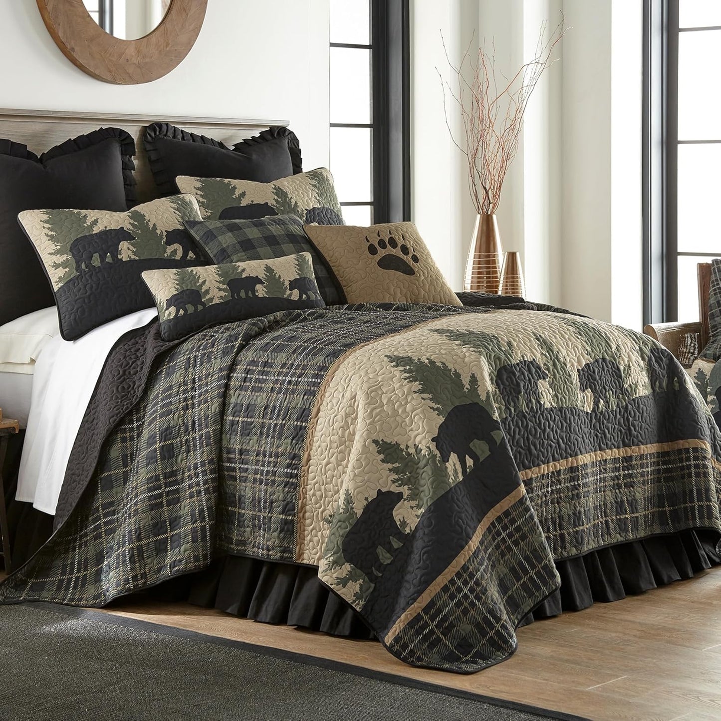 Donna Sharp Full/Queen Quilt - Bear Walk Plaid Lodge Quilt with Bear Pattern - Fits Queen Size and Full Size Beds - Machine Washable