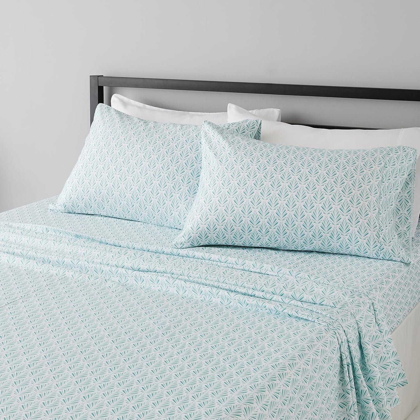 Amazon Basics Lightweight Super Soft Easy Care Comfortable Microfiber 4-Piece Bed Sheet Set with 14-Inch Deep Pockets, Queen, Aqua Fern, Printed