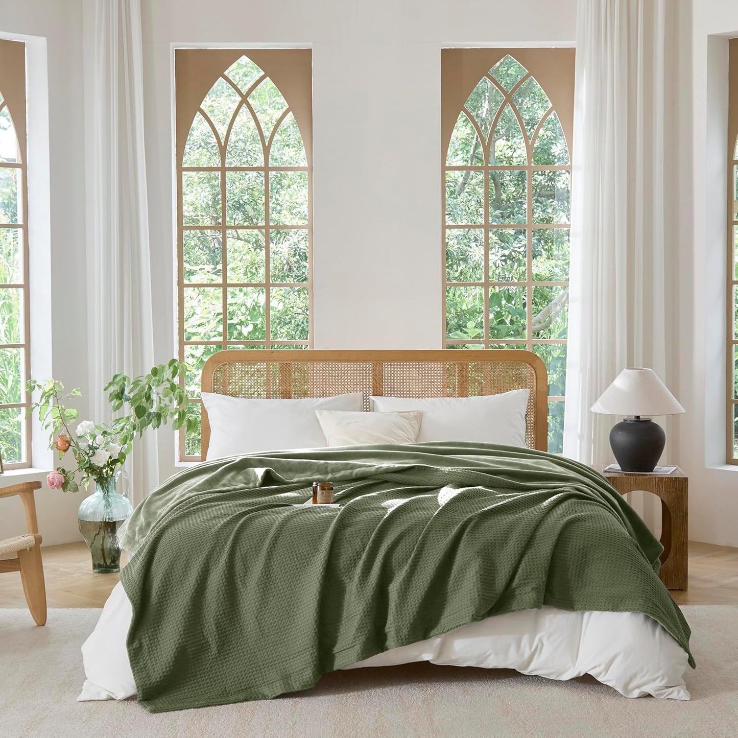 CHUFFED Cotton Waffle Blanket King Size-Plush Milk Velvet & Reversible Waffle Weave,Anti-Static 300Gsm Design，Thick Cozy Soft Winter Blanket for Bed, Couch, Sofa - Olive Green, 104x90 Inches