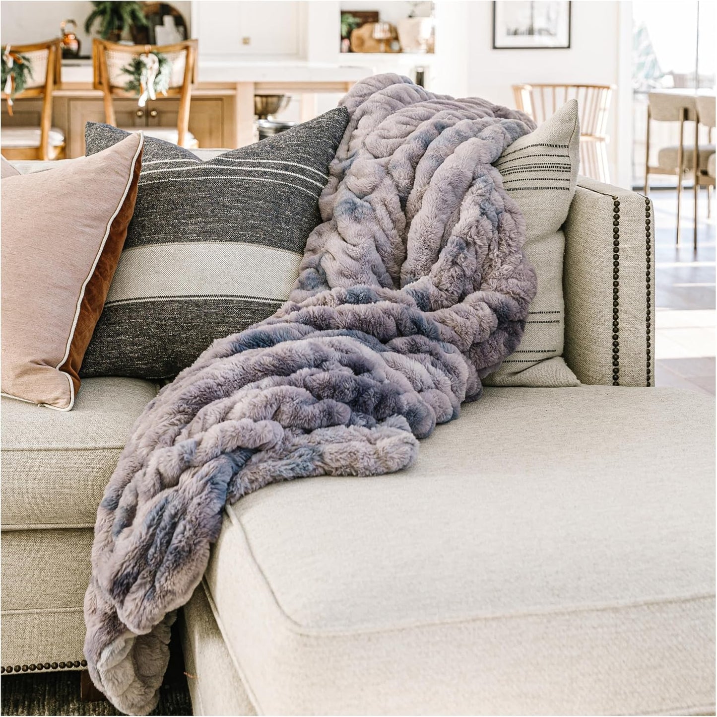 Minky Designs Blueberry Minky Blanket – Ultra Soft Faux Fur Throw Blanket for Couch, Bed & Home – Fluffy, Warm & Luxurious – Chic Collection (Large, 60x72)