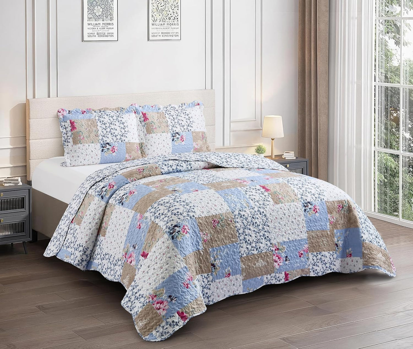 Brilliant Sunshine Pink and Blue Roses Toile Quilt Set, 3-Piece Bedding Sets, Lively Patchwork Design, Washable, Reversible Bedspread, Soft Lightweight Coverlet, All-Season, Full/Queen, Blue Natural
