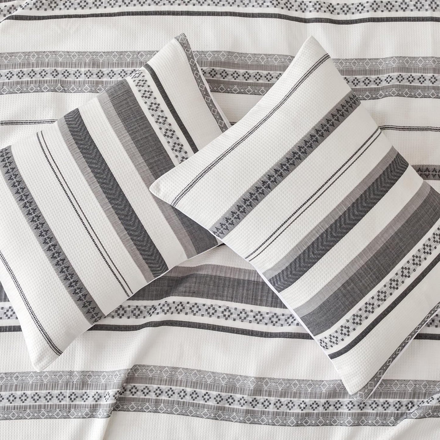 Amazon Basics Waffle Weave Microfiber 3-Piece Duvet Cover Set, Includes 1 Duvet Cover and 2 Pillow Shams, King, Grey Striped