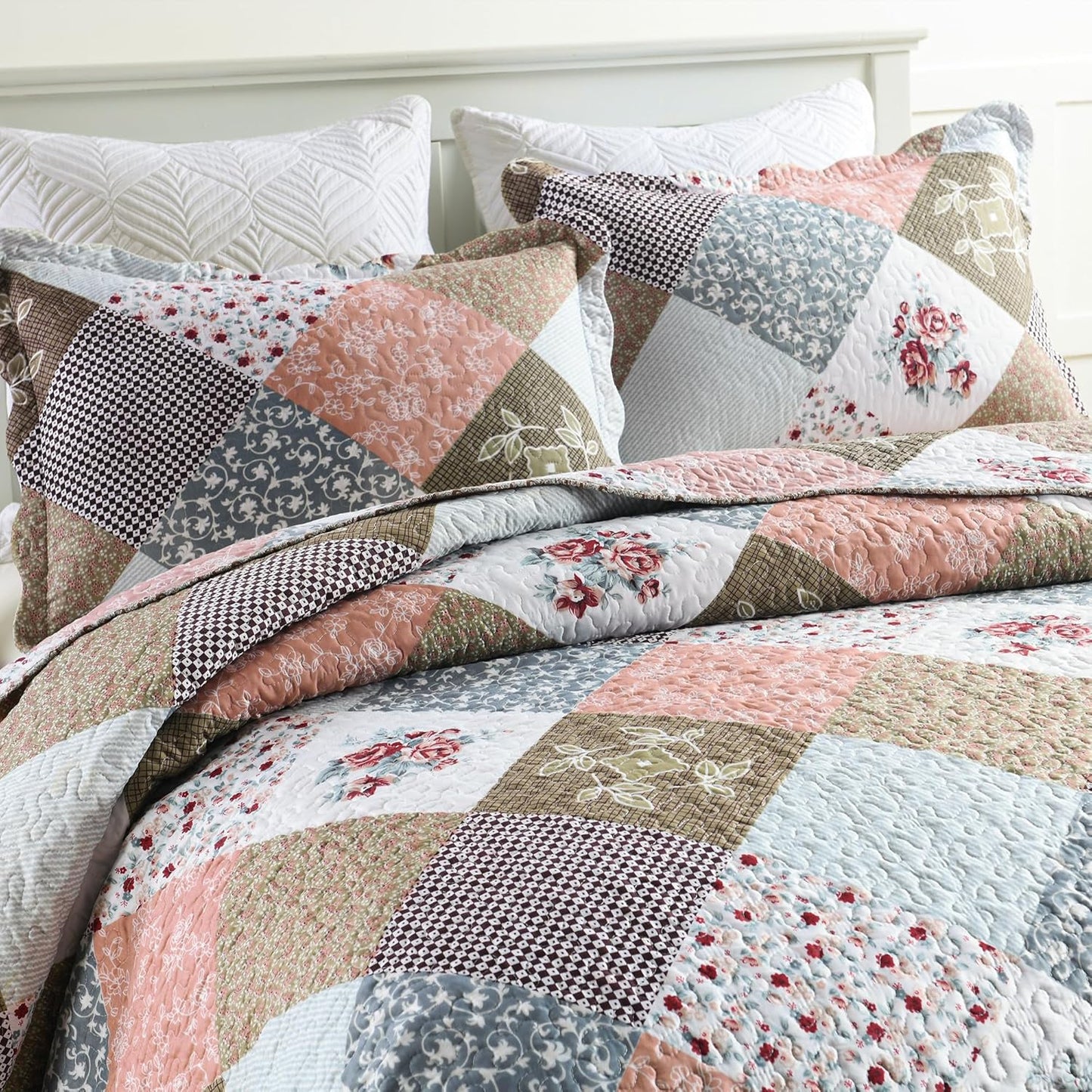 HoneiLife Quilt Set Queen Size - 3 Piece Microfiber Quilts Reversible Bedspreads Patchwork Coverlets Floral Bedding Set All Season Quilts,Mocha Rose-Queen/Full Size