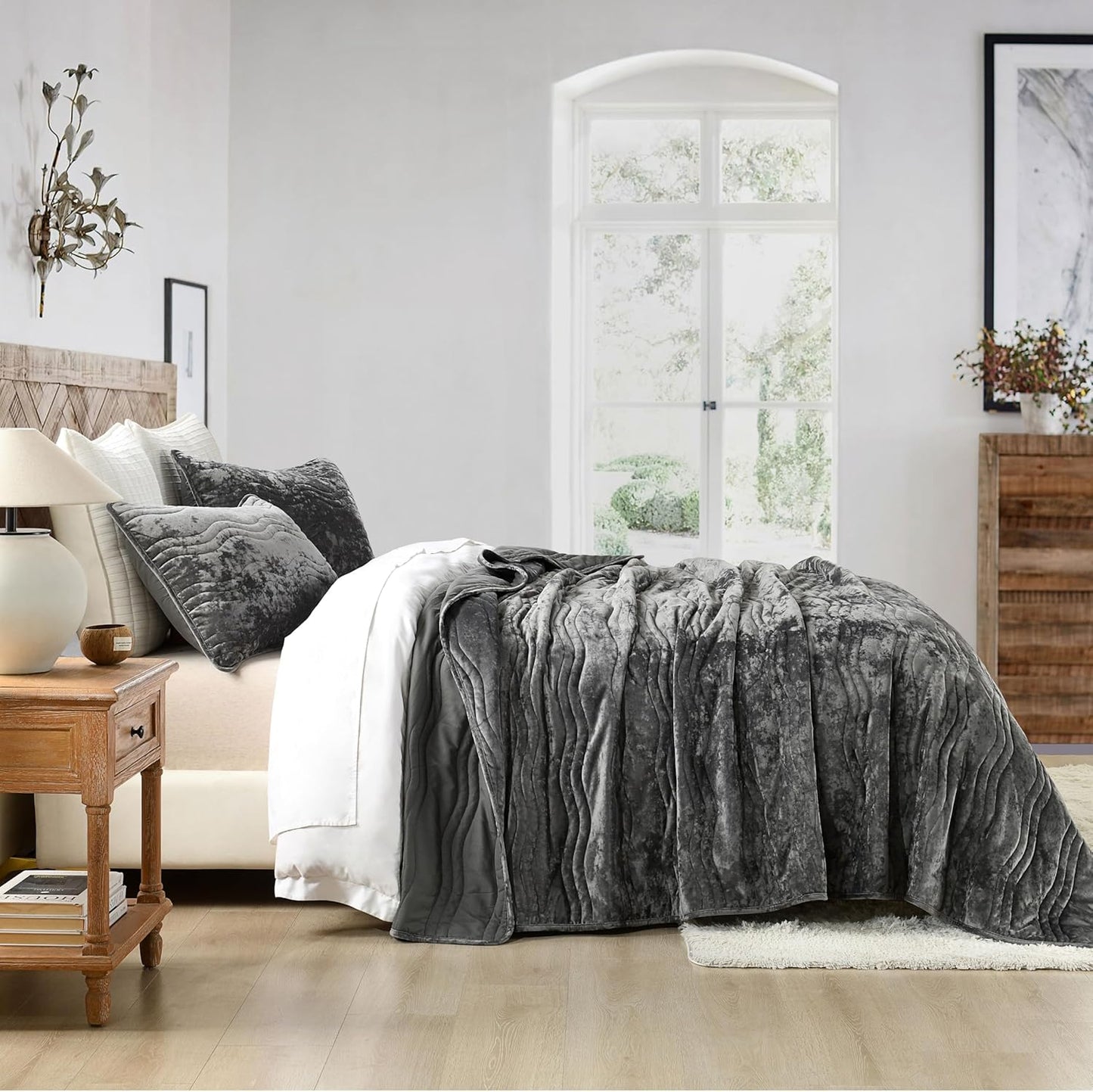 Velvet Quilt Set, Grey Velvet Quilt Queen Size Comforter Set, Luxury Bedding Soft Plush Bedspread, Machine Washable Coverlet,All-Season 3 Pieces