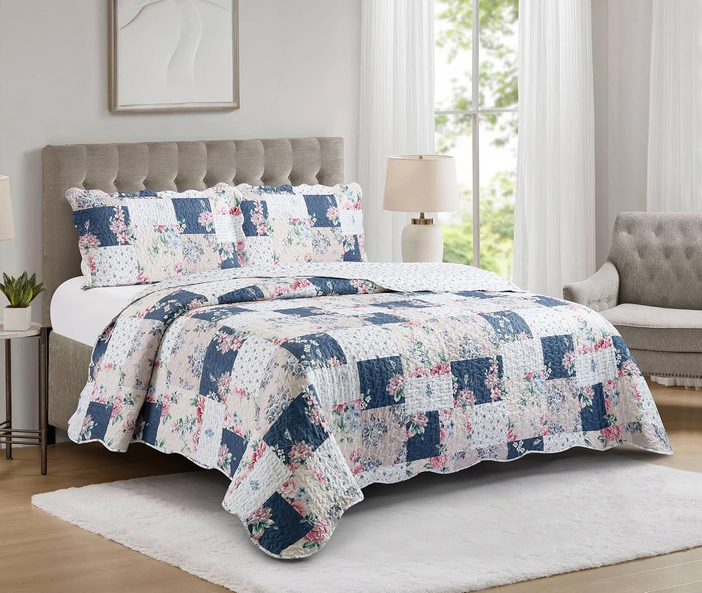 Brilliant Sunshine Roses in Beige Quilt Set, 3-Piece Bedding Sets, Lively Patchwork Design, Washable and Reversible Bedspread, Soft Lightweight Coverlet, All-Season, King/Cal King, Vintage Indigo