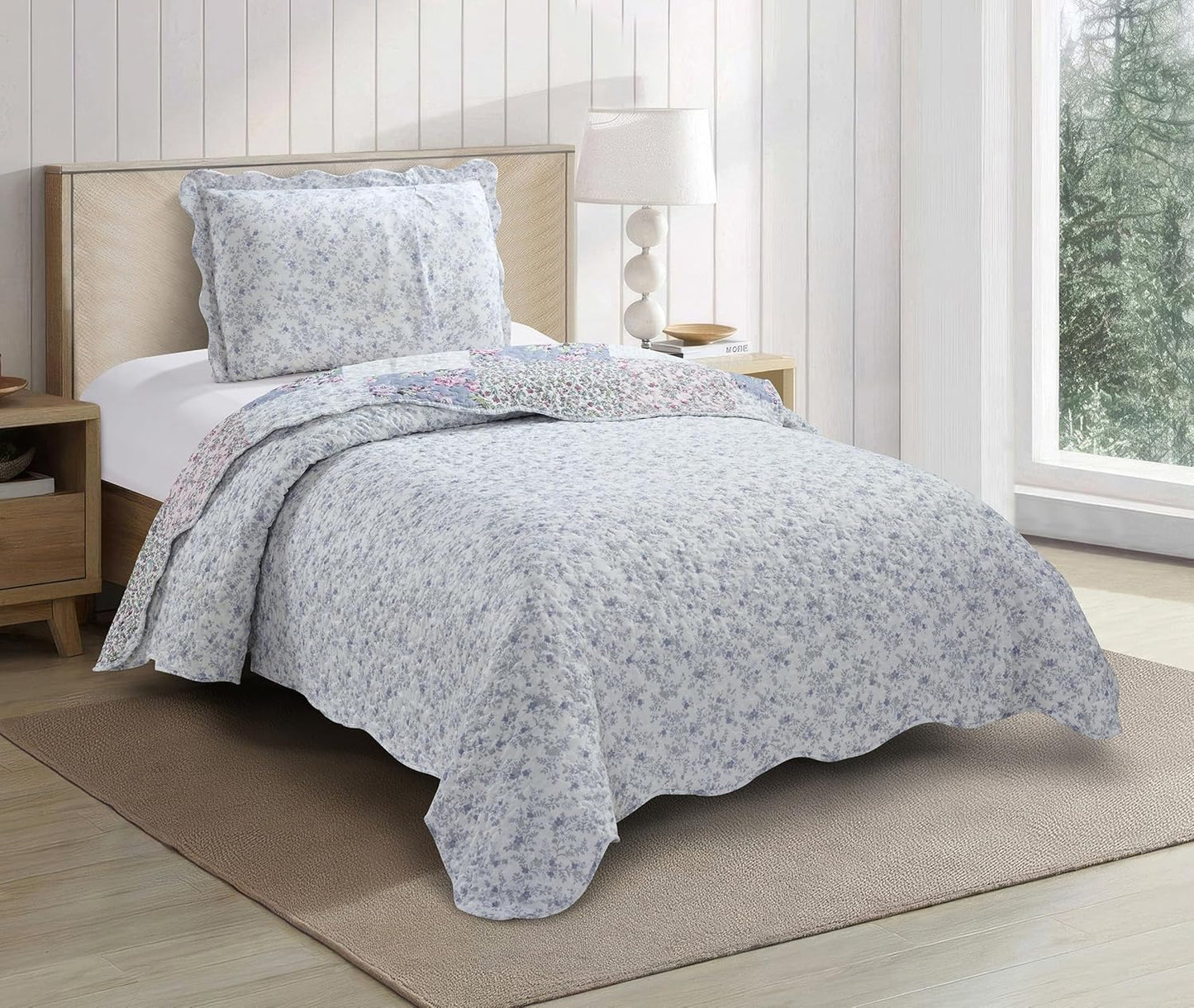 Brilliant Sunshine Roses Toile Quilt Set, 2-Piece Bedding Sets, Traditional Lively Patchwork Design, Washable and Reversible Bedspread, Soft Lightweight Coverlet, All-Season, Twin/Twin XL, Blue Pink