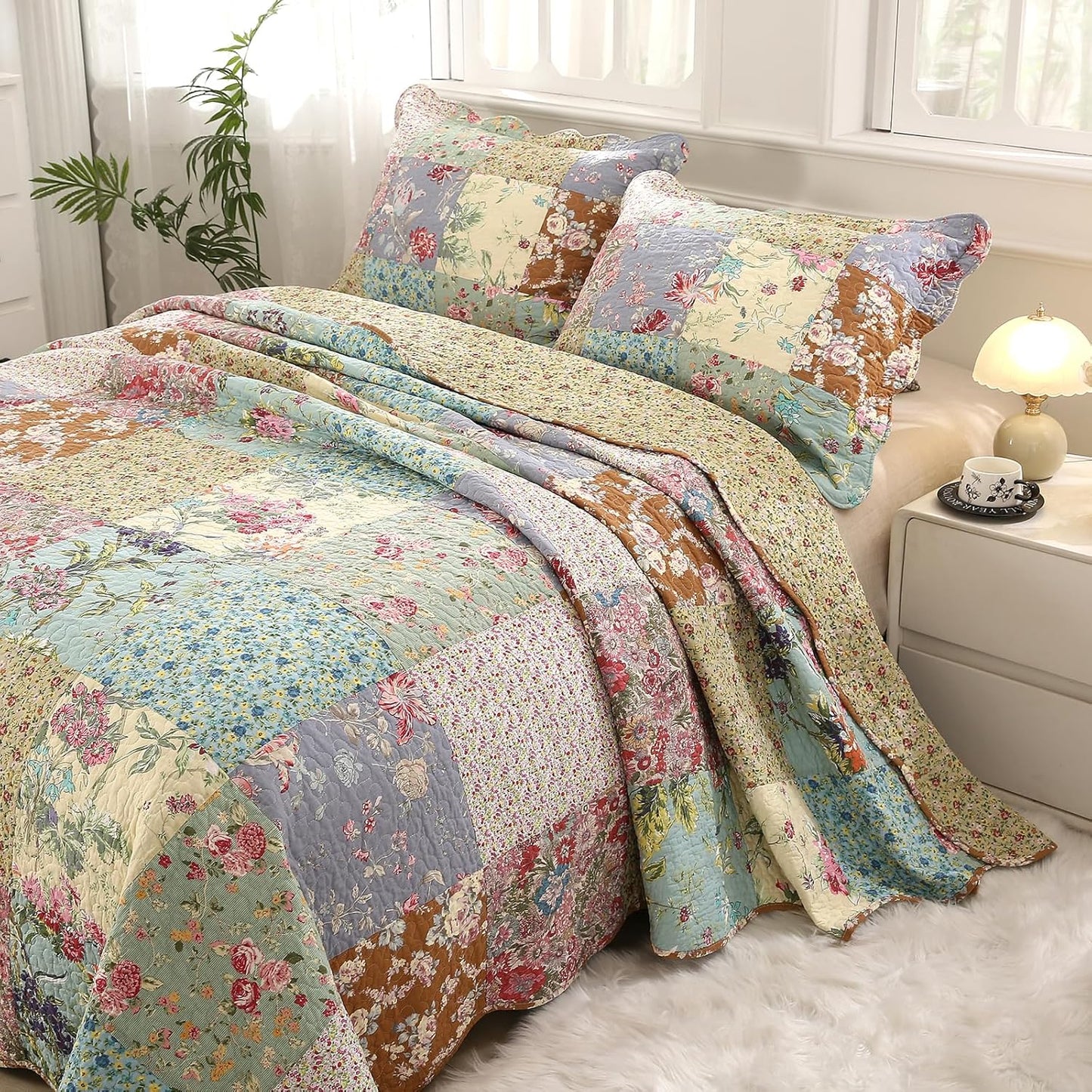vctops Boho Patchwork Cotton Quilted Bedspread Quilt Set Queen Size 3 Pieces Soft Reversible Lightweight Coverlet Set Floral Print 1 Quilt and 2 Pillow Shams (Purple,Queen)