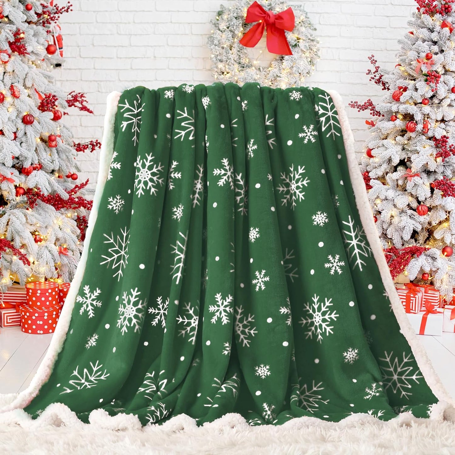 Touchat Christmas Throw Blanket, Sherpa Christmas Blankets, Fuzzy Fluffy Soft Cozy Blanket, Fleece Flannel Plush Microfiber Blanket for Couch Bed Sofa (50" X 60",Green Snowflake)
