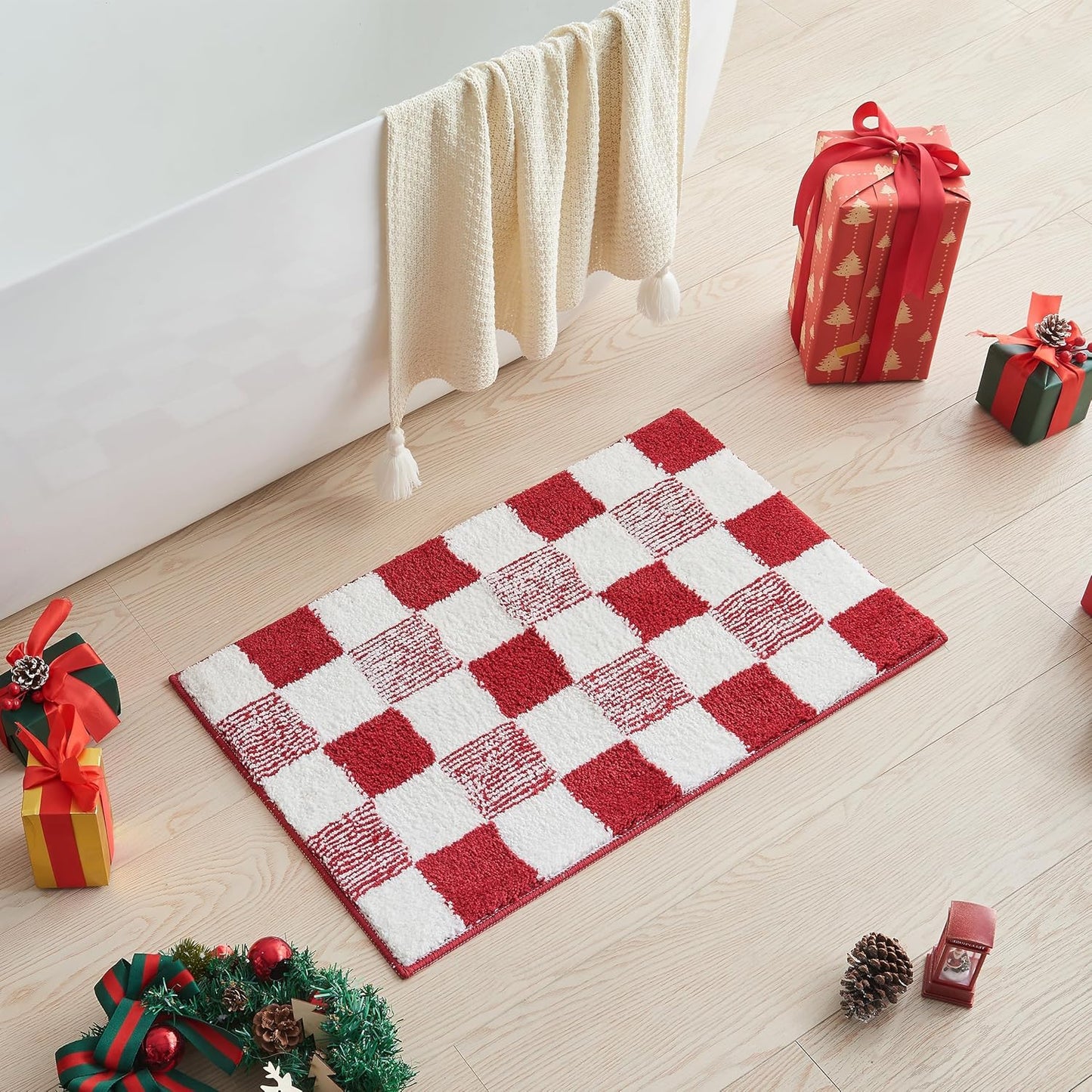 CozeCube Bath mats for Bathroom Non Slip, Fluffy Absorbent Microfiber Bath mat Washable, Aesthetic Bathroom Rugs, Cute Christmas Red Checkered Bath mat, Christmas Red, 32" x 20"