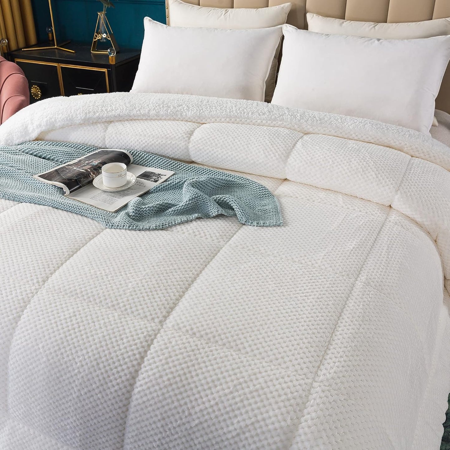 KASENTEX Super Ultra Soft Luxury Plush Sherpa Comforter, Cozy Reversible Faux Fur Machine Washable Bedding, Bright White, Queen Size