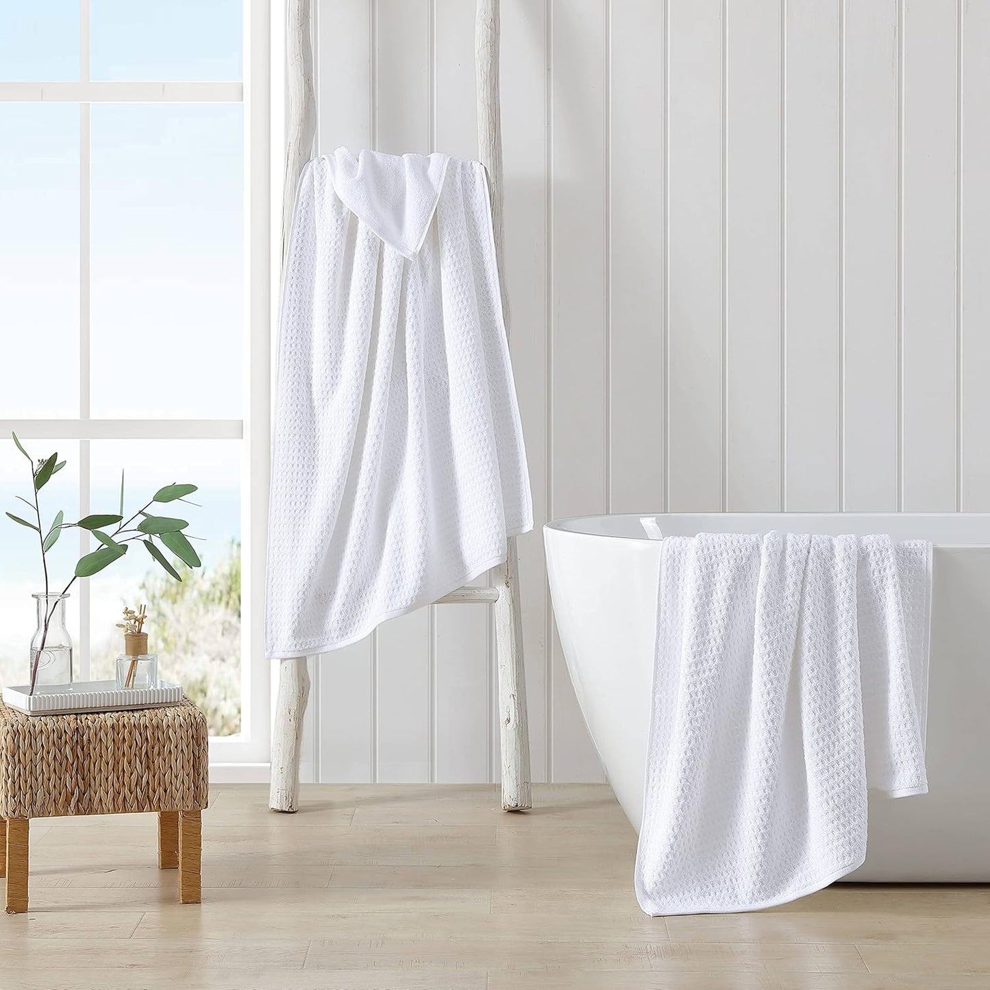 Tommy Bahama - Bath Towels, Highly Absorbent & Soft Bathroom Essentials, Low Linting & Fade Resistant, Oeko-Tex Certified (Northern Pacific White, 2 Piece)