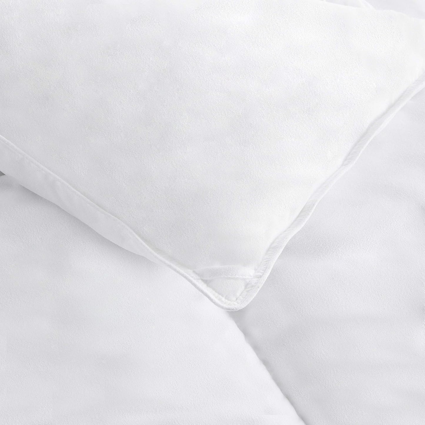 Amazon Basics White Down Alternative Comforter and Duvet Insert with Corner Tabs (Twin, Light)