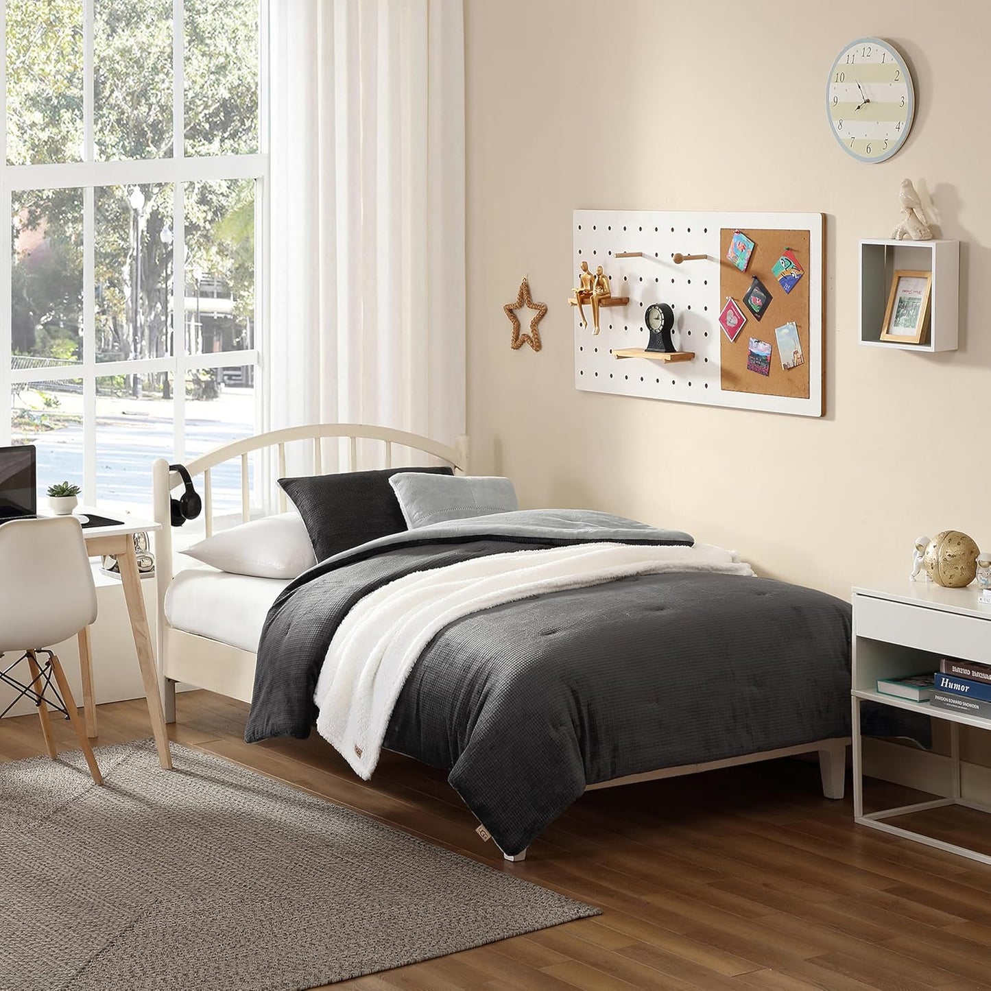UGG Twin Comforter Set 4 Piece Bed in a Bag with Throw Blanket, Decorative Pillow Sham and Reversible Comforter Hypoallergenic Washable College Dorm Bedding, Twin XL, Grey (Remina)