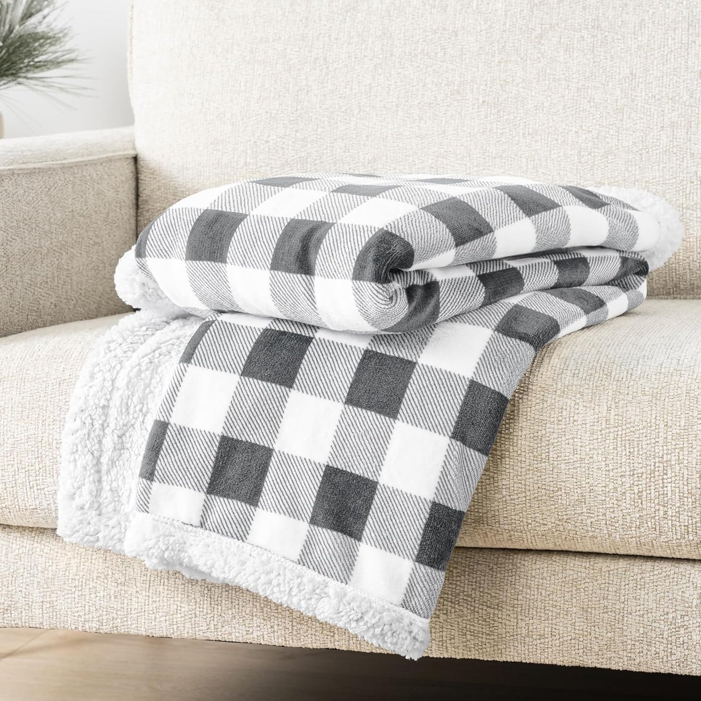PAVILIA Light Grey Buffalo Plaid Sherpa Throw Blanket for Couch, Plush Light Gray Checkered Fleece Blanket and Throws, Soft Fuzzy Flannel Blanket for Sofa Bed, Warm Cozy Winter Blanket Gift, 50x60
