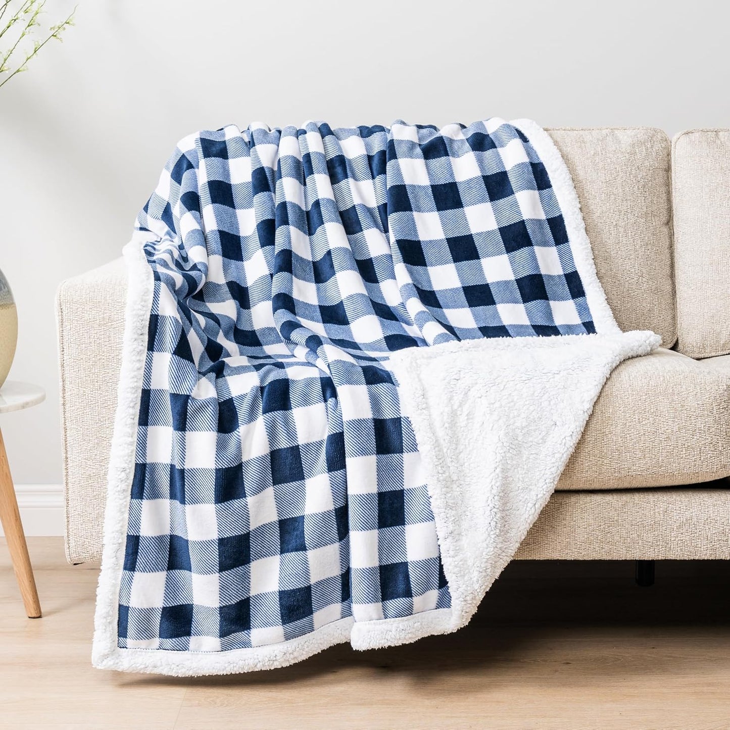 PAVILIA Navy Blue and White Buffalo Plaid Sherpa Throw Blanket for Couch, Plush Checkered Fleece Blanket and Throws, Soft Fuzzy Flannel Blanket for Sofa Bed, Warm Cozy Winter Blanket Gift, 50x60