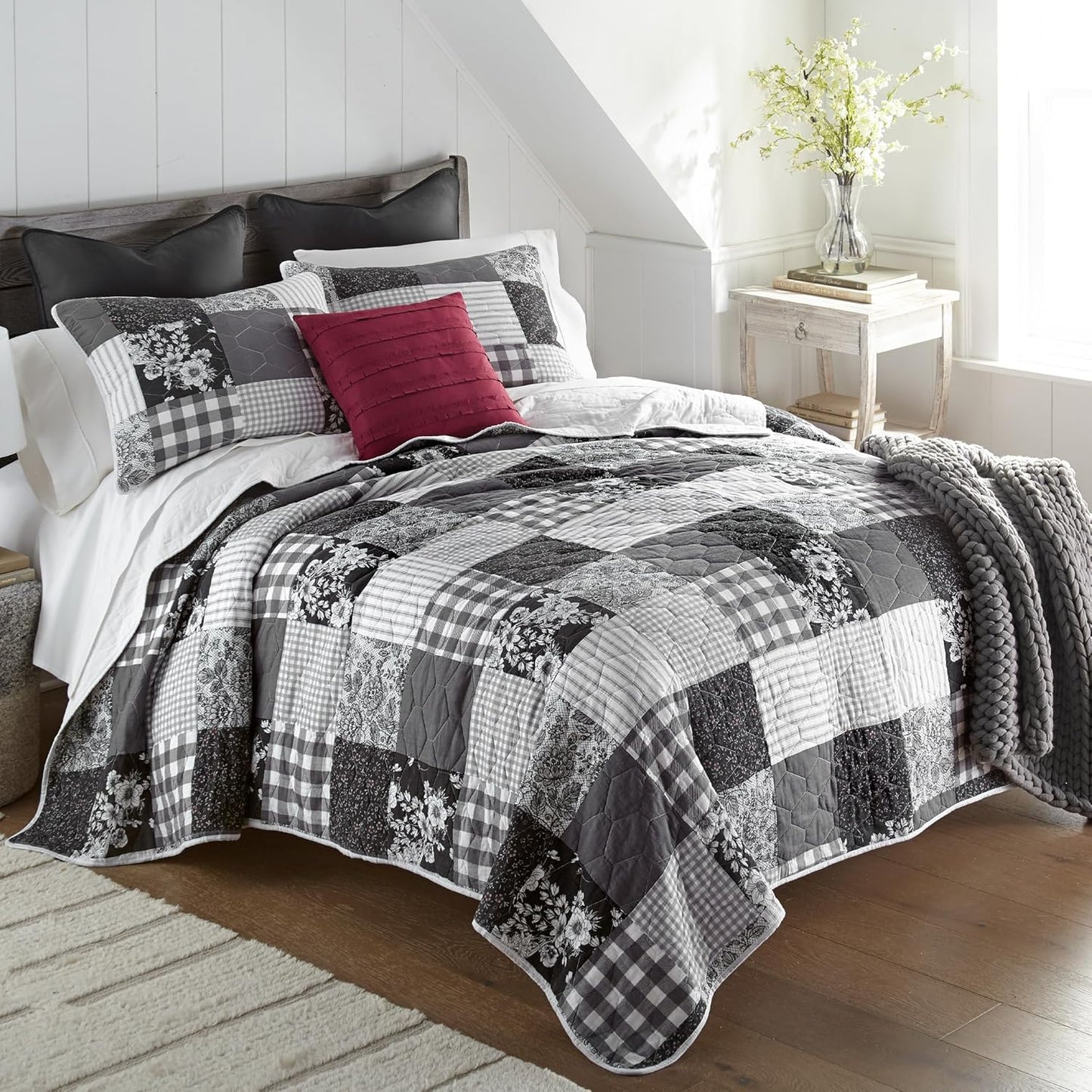 Donna Sharp Indiana Farmhouse Pieced Cotton Quilted Bedding Set - 3-Piece Queen Size Quilt Set - Includes 1 Quilt and 2 Pillow Shams - Machine Washable - Perfect for Rustic Decor