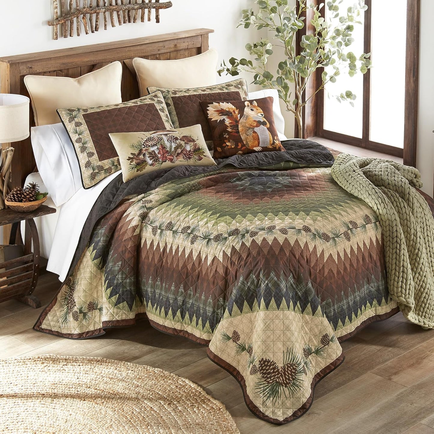 Donna Sharp Pine Circle Polyester Bedding Set - 3-Piece Queen Size Quilt Set - Includes 1 Quilt and 2 Standard Pillow Shams - Machine Washable - Traditional Design