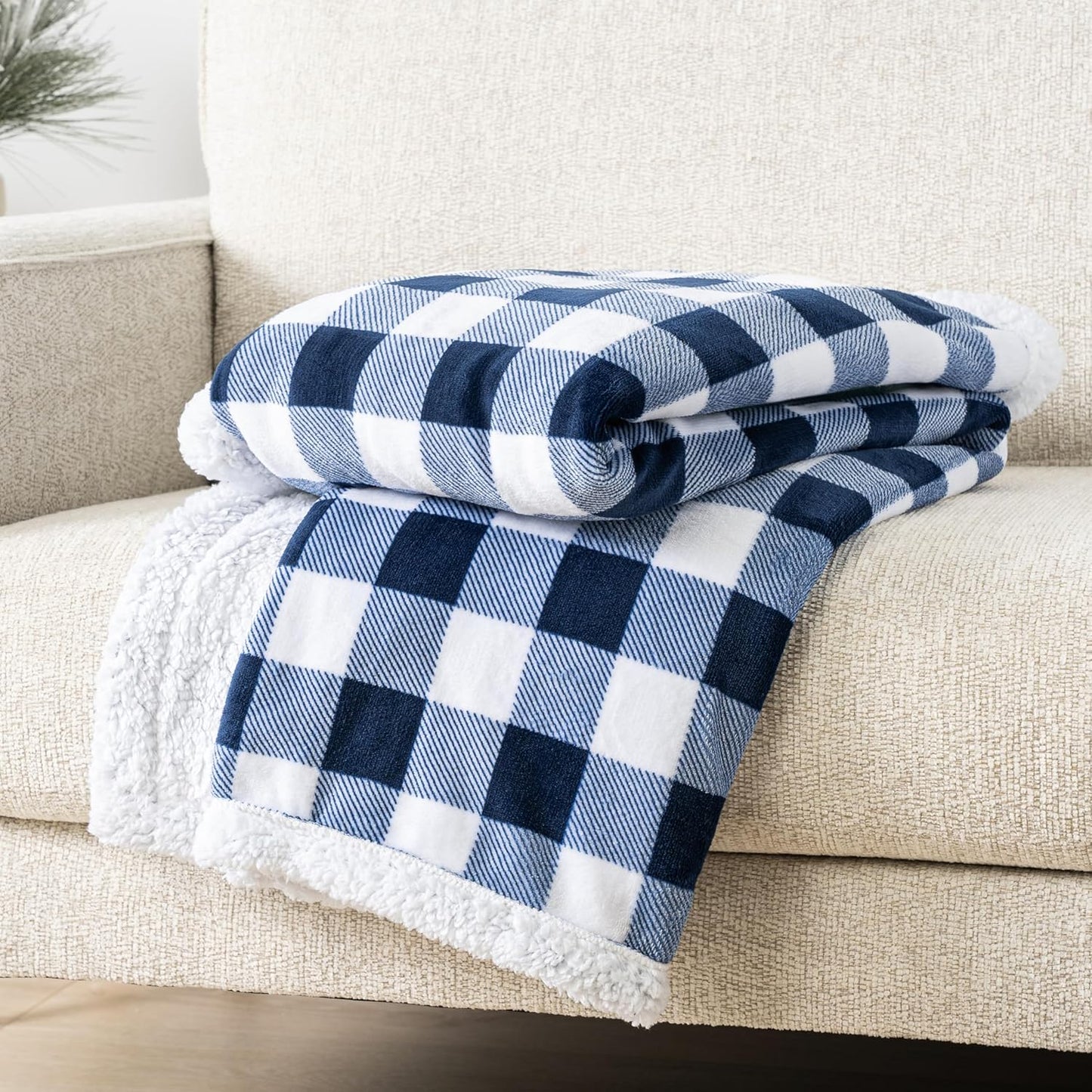 PAVILIA White and Navy Blue Buffalo Plaid Sherpa Throw Blanket for Couch Twin, Soft Fuzzy Flannel Blanket for Bed, Plush Checkered Fleece Blanket and Throws, Warm Thick Winter Blanket Gift, 60x80