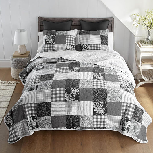 Donna Sharp Indiana Farmhouse Pieced Cotton Quilted Bedding Set - 3-Piece King Size Quilt Set - Includes 1 Quilt and 2 Pillow Shams - Machine Washable - Perfect for Rustic Decor