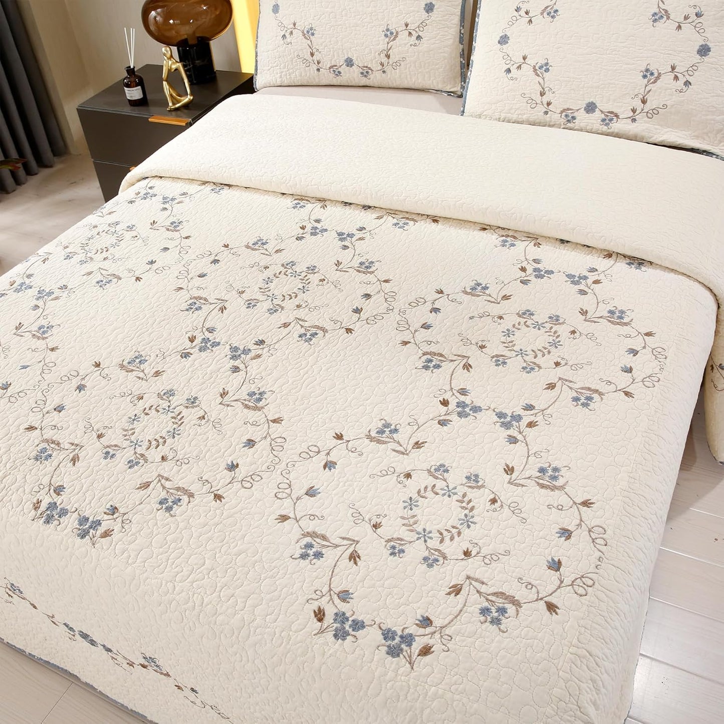 Quilt Set Blue Floral 3D Embroidery Pattern 2 PCS 100% Cotton Reversible Quilted Embroidered Decorative Bedspreads Coverlet Set, Lightweight &Soft Twin Size White Bedding Coverlet for All Season