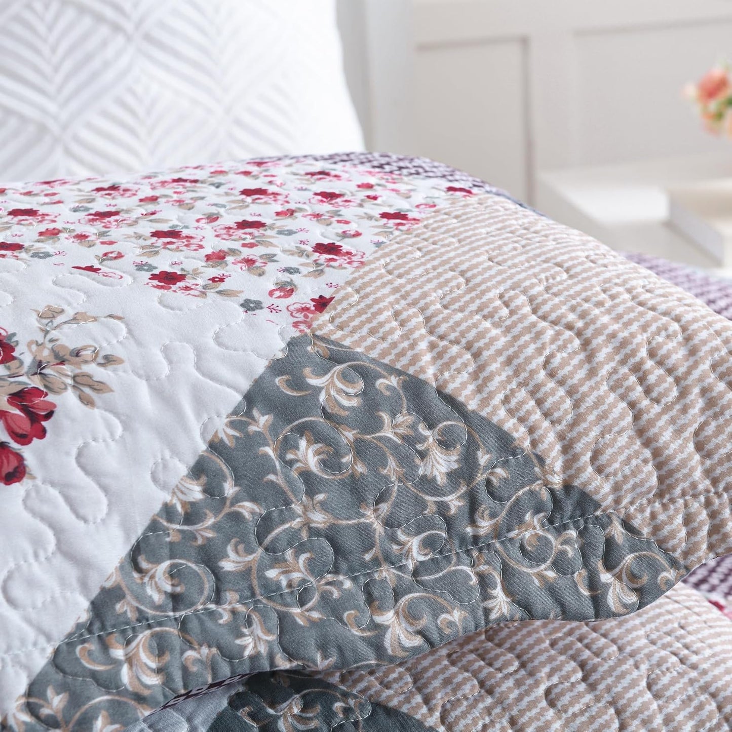HoneiLife Quilt Set King Size - 3 Piece Microfiber Reversible Bedspreads Patchwork Coverlets Floral Bedding Set All Season Quilts-Grey Rose