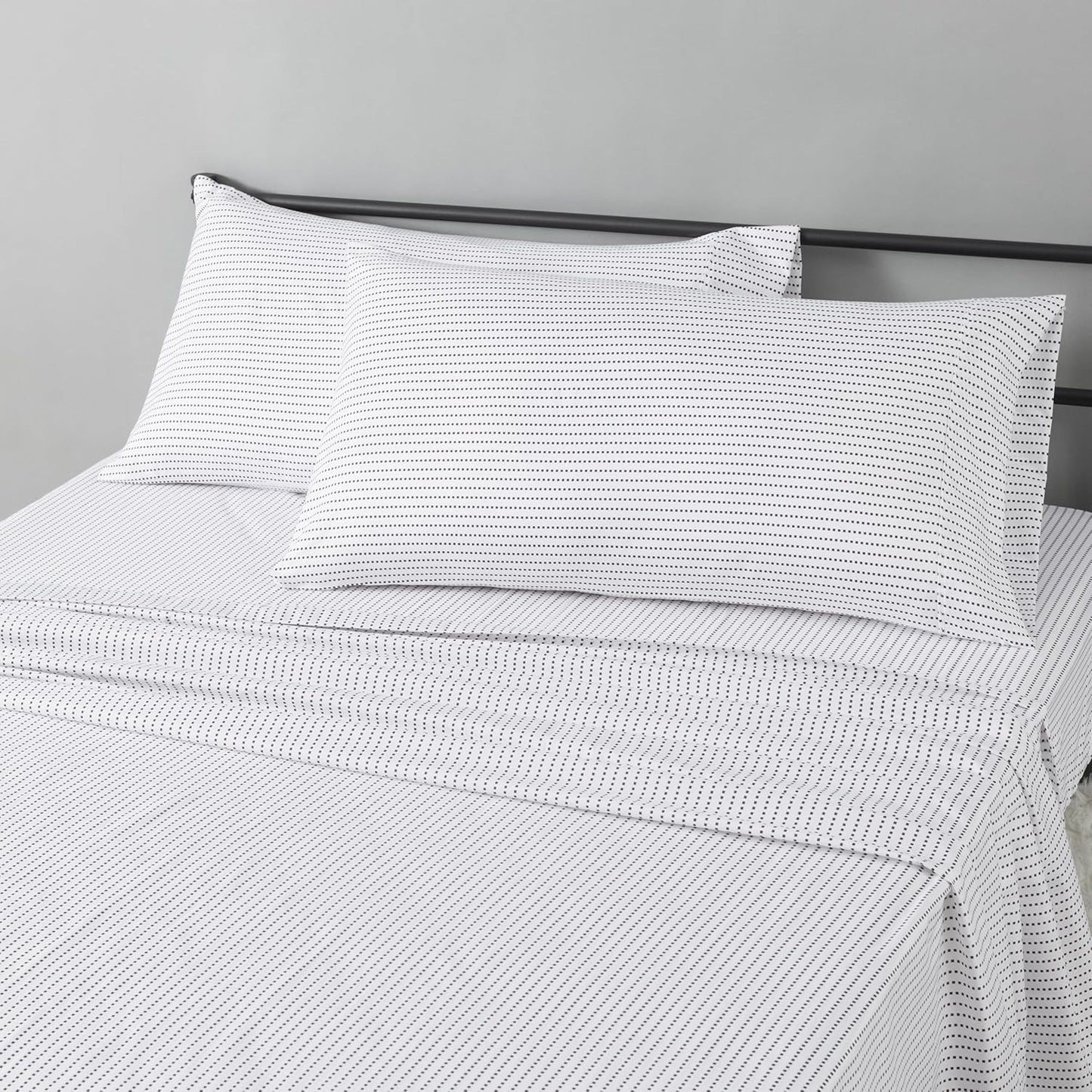 Amazon Basics Lightweight Microfiber 4-Piece Bed Sheet Set, Plum, Printed, King