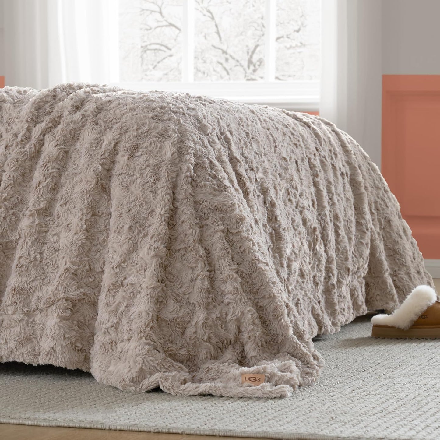 UGG Faux Fur King Blanket for Bed, Double-Sided Soft Blanket, Warm Large Throw for Couch, Washable California King Bedding, Luxury Bedroom Decor, 110" x 90", Oyster Brown (Adalee)