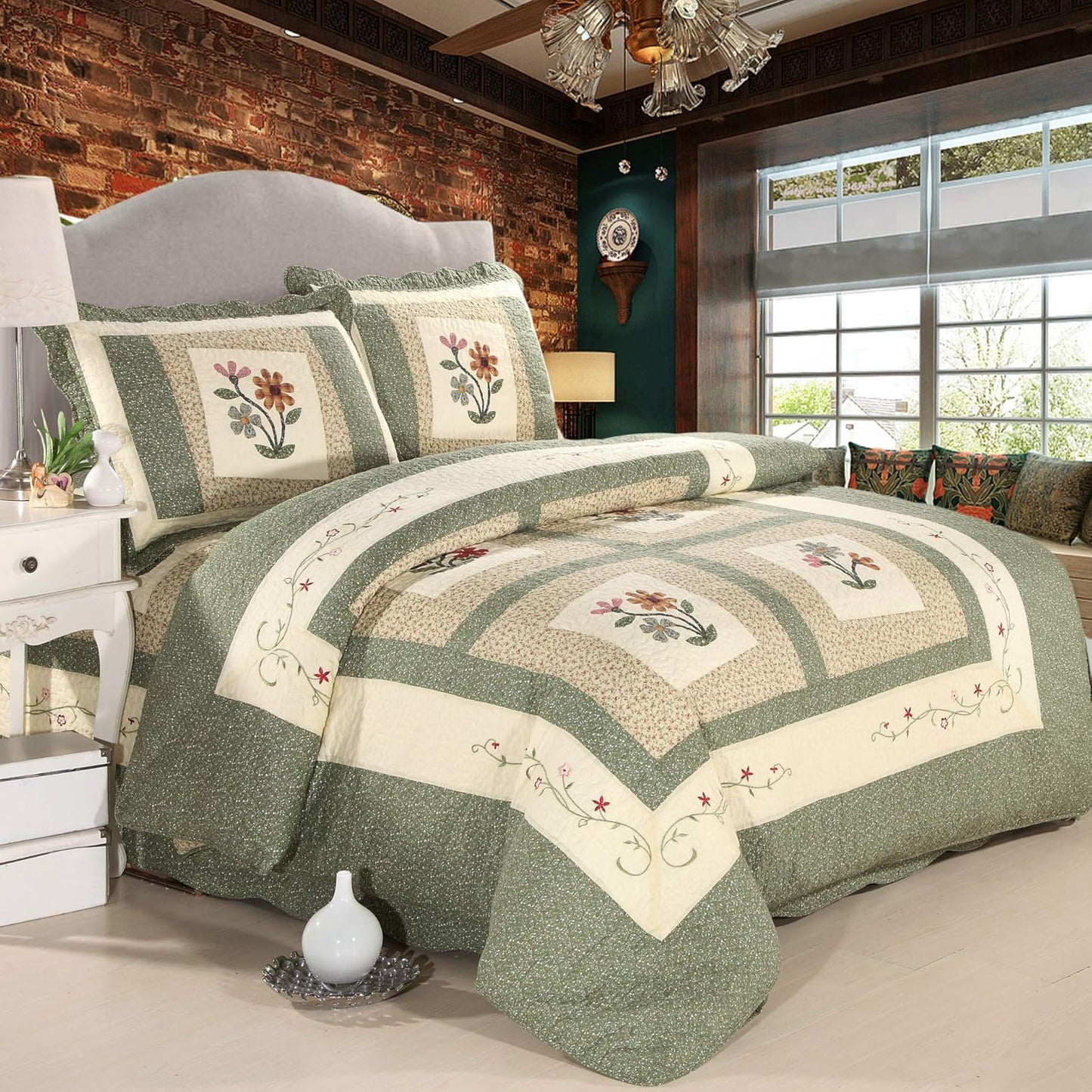 vctops Farmhouse Green 3 Piece Embroidered Floral Quilted Bedspread Quilt Set 100% Cotton Reversible Patchwork Coverlet Set 1 Quilt and 2 Pillow Shams (Green,King)