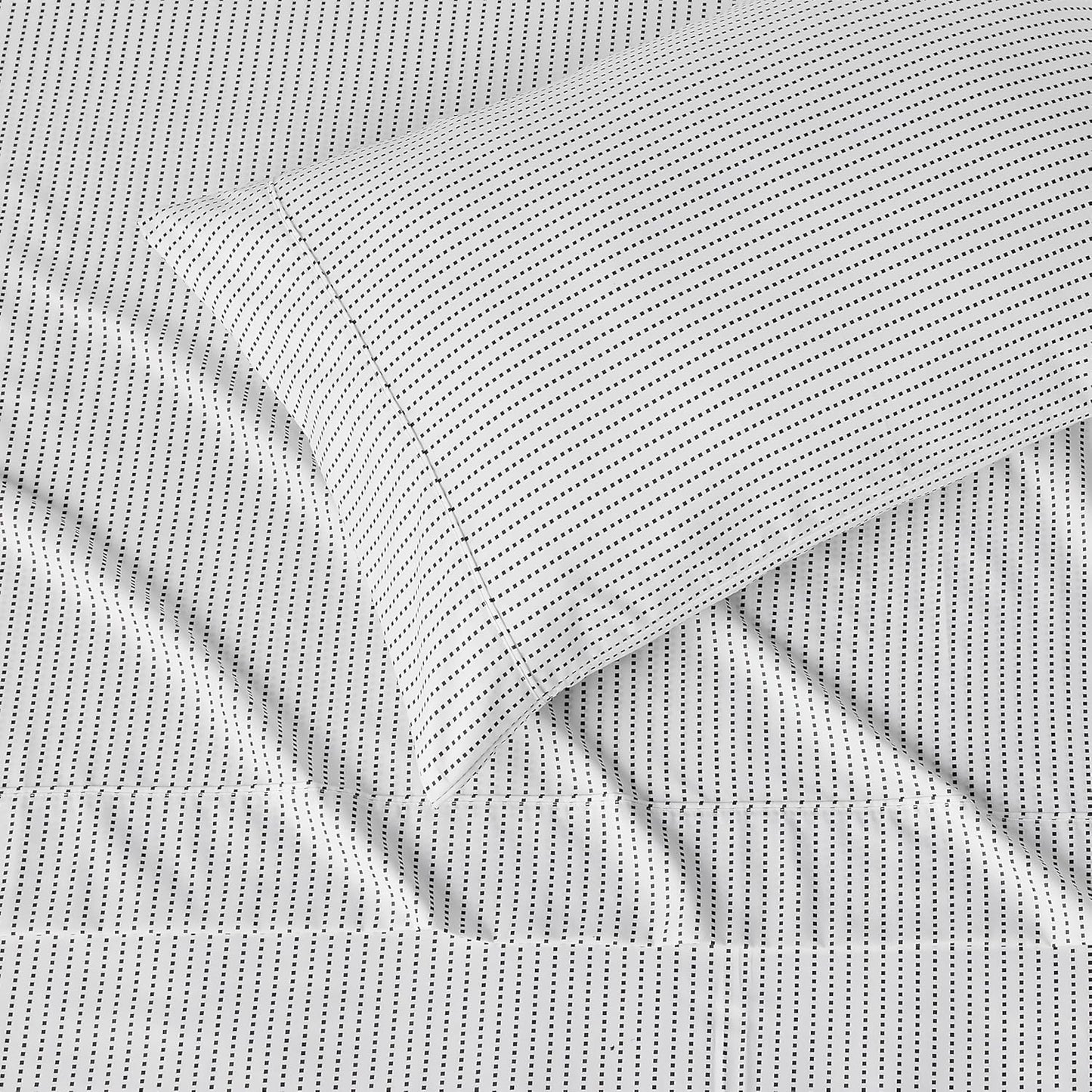 Amazon Basics Lightweight Microfiber 3-Piece Bed Sheet Set, Plum, Printed, Twin XL