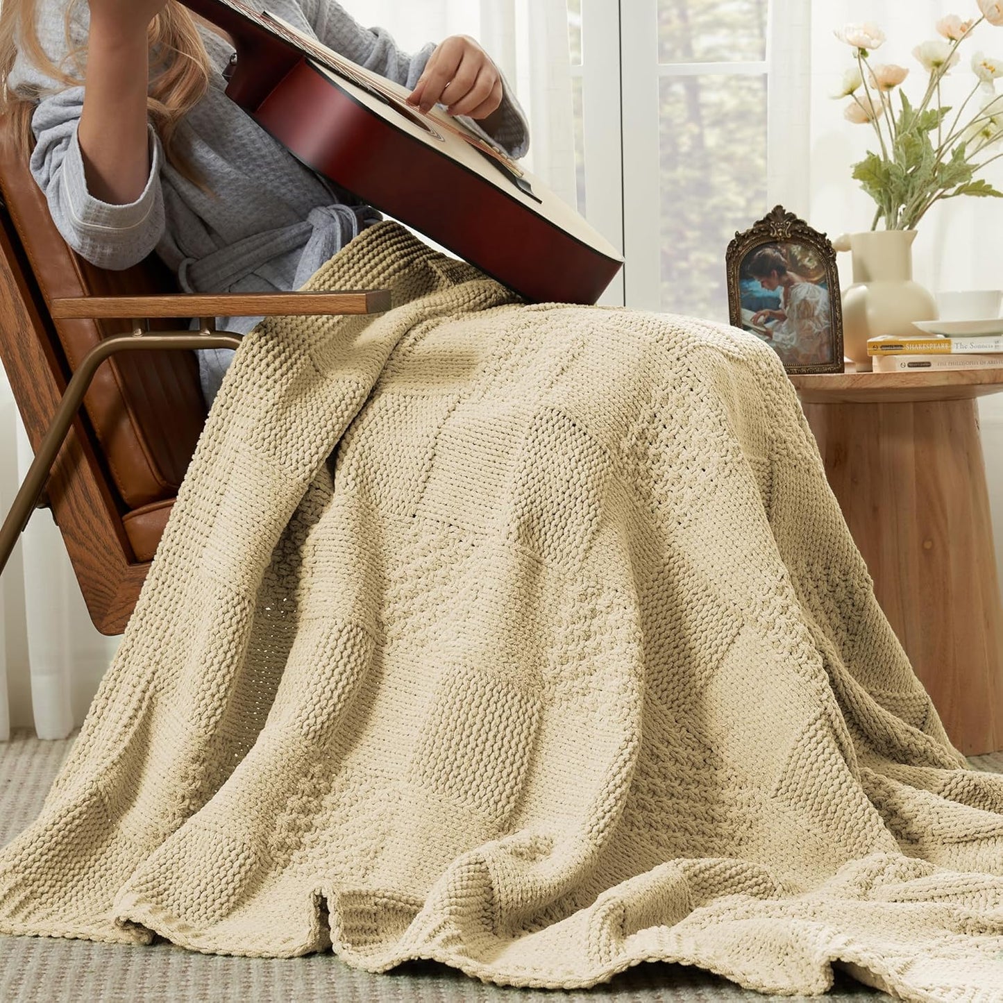 Amélie Home Checkered Chenille Knit Throw Blanket for Couch, Classic Texture Decorative Soft Blanket for Sofa, Chair & Bedroom, 50"x60", Beige